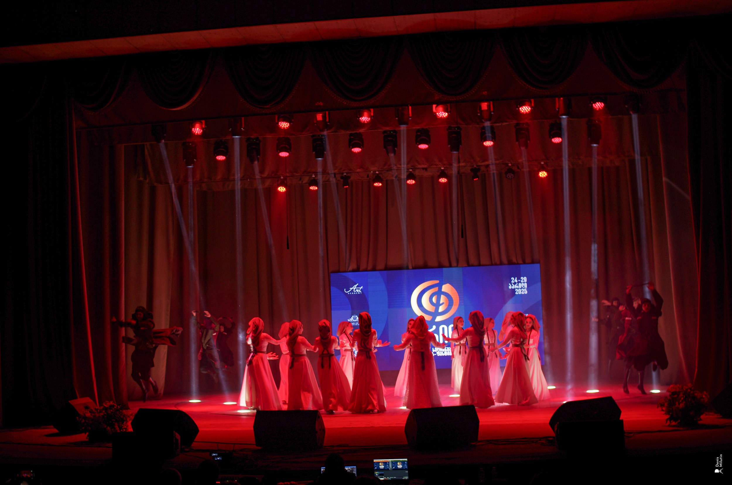 Танцы в Хоби. Портретный фотограф Денис Милютин