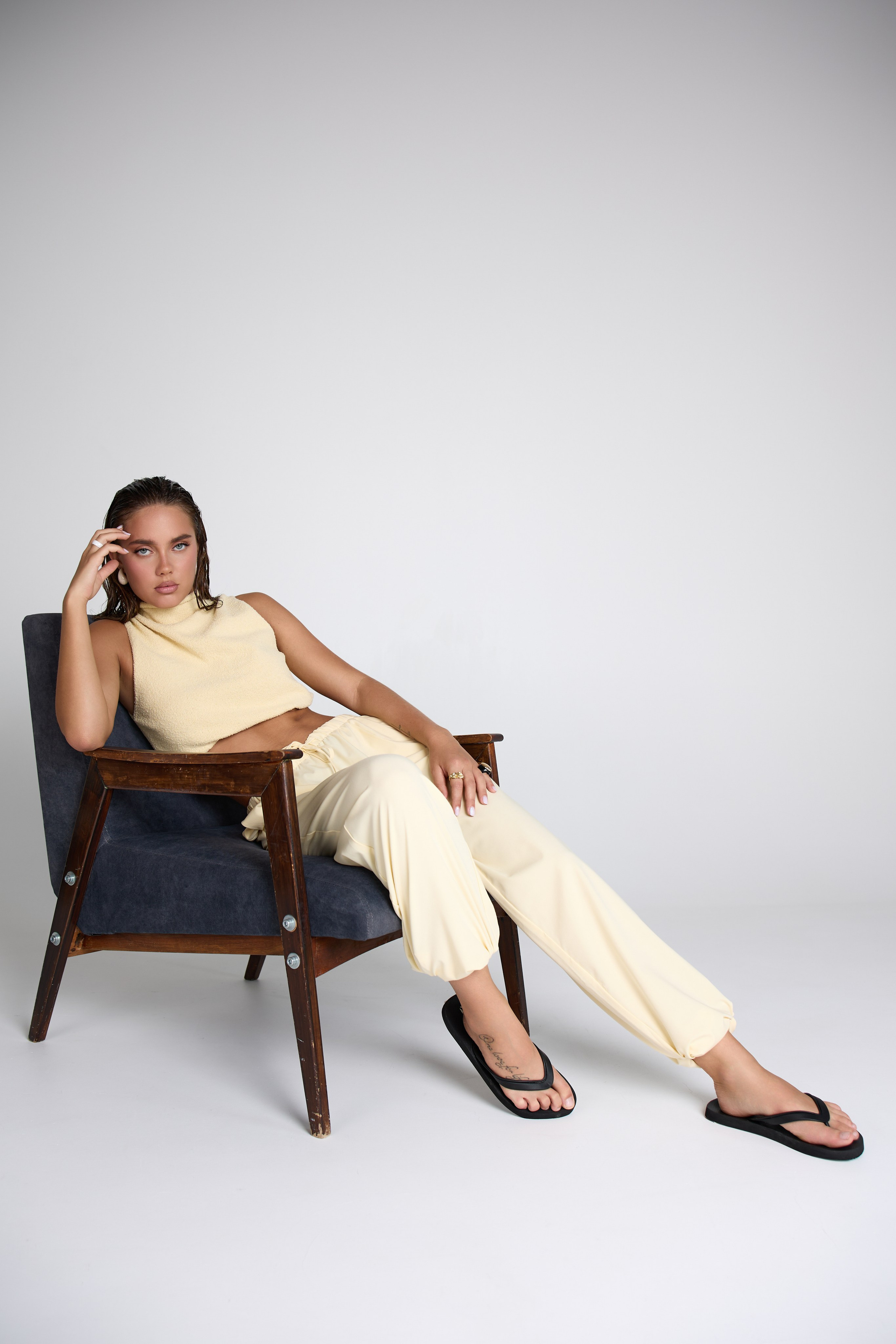 Ты в студии. Вита Овчинникова. Фотограф в Новосибирске. Снимаю женские портреты, контент для блогеров и брендов