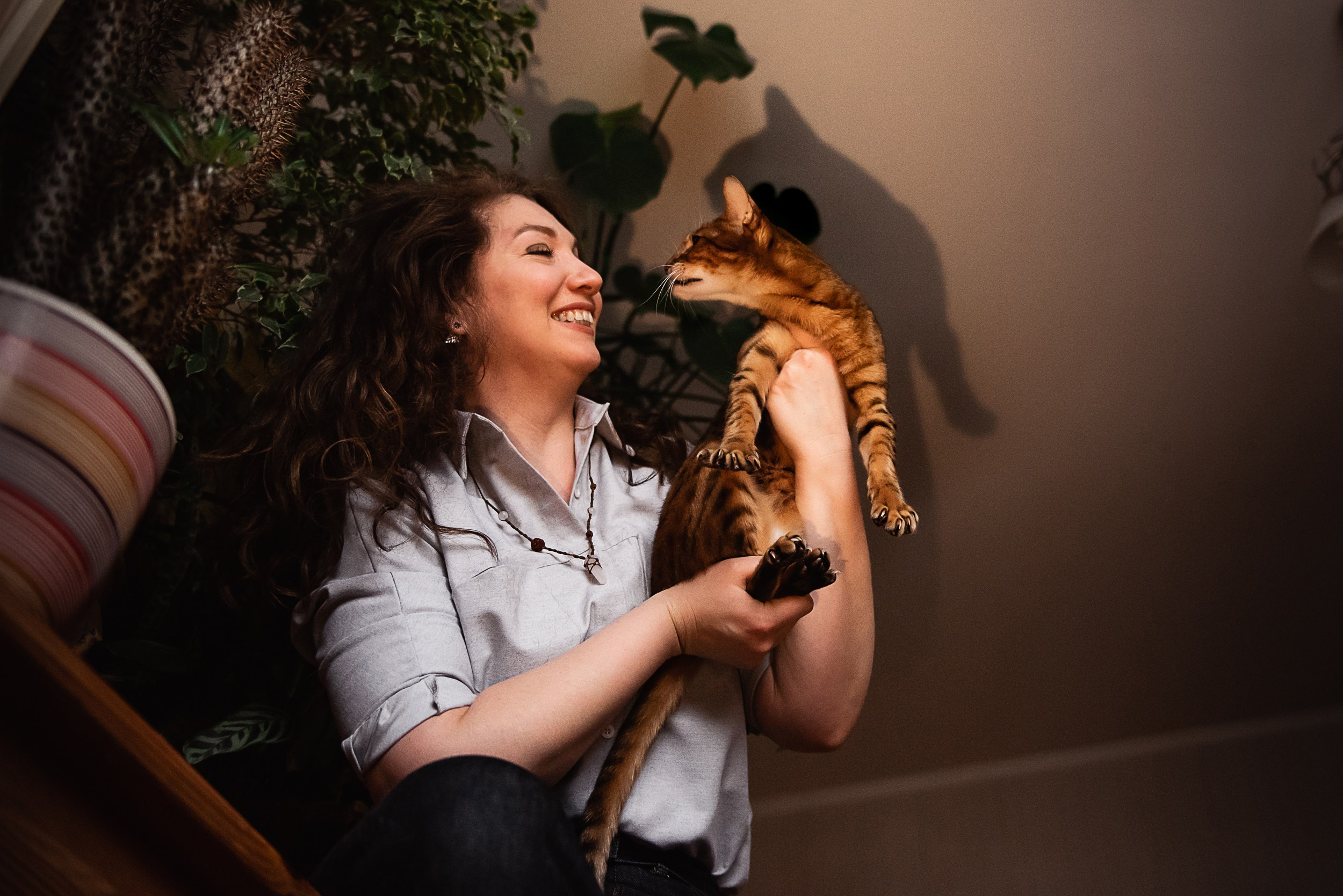 Квартира с картинами. Алиса, Андрей и их пушистая семья. Семейный Фотограф в Москве Ирина Хохлова