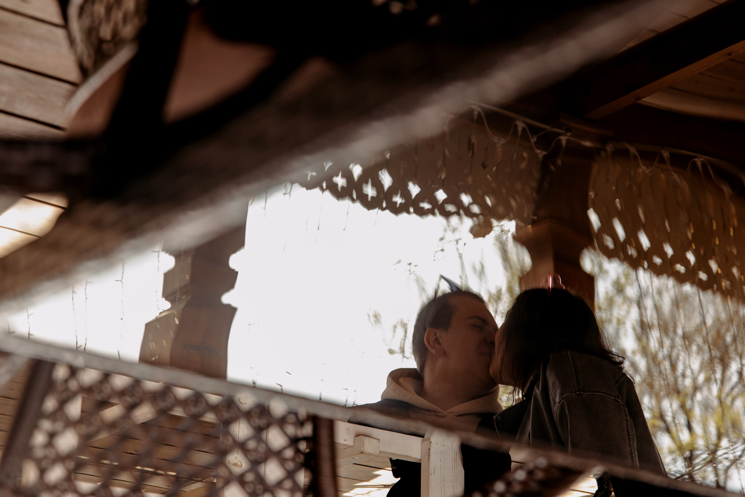 Объятия влюблённых на Бульварной улице – фотосессия love story