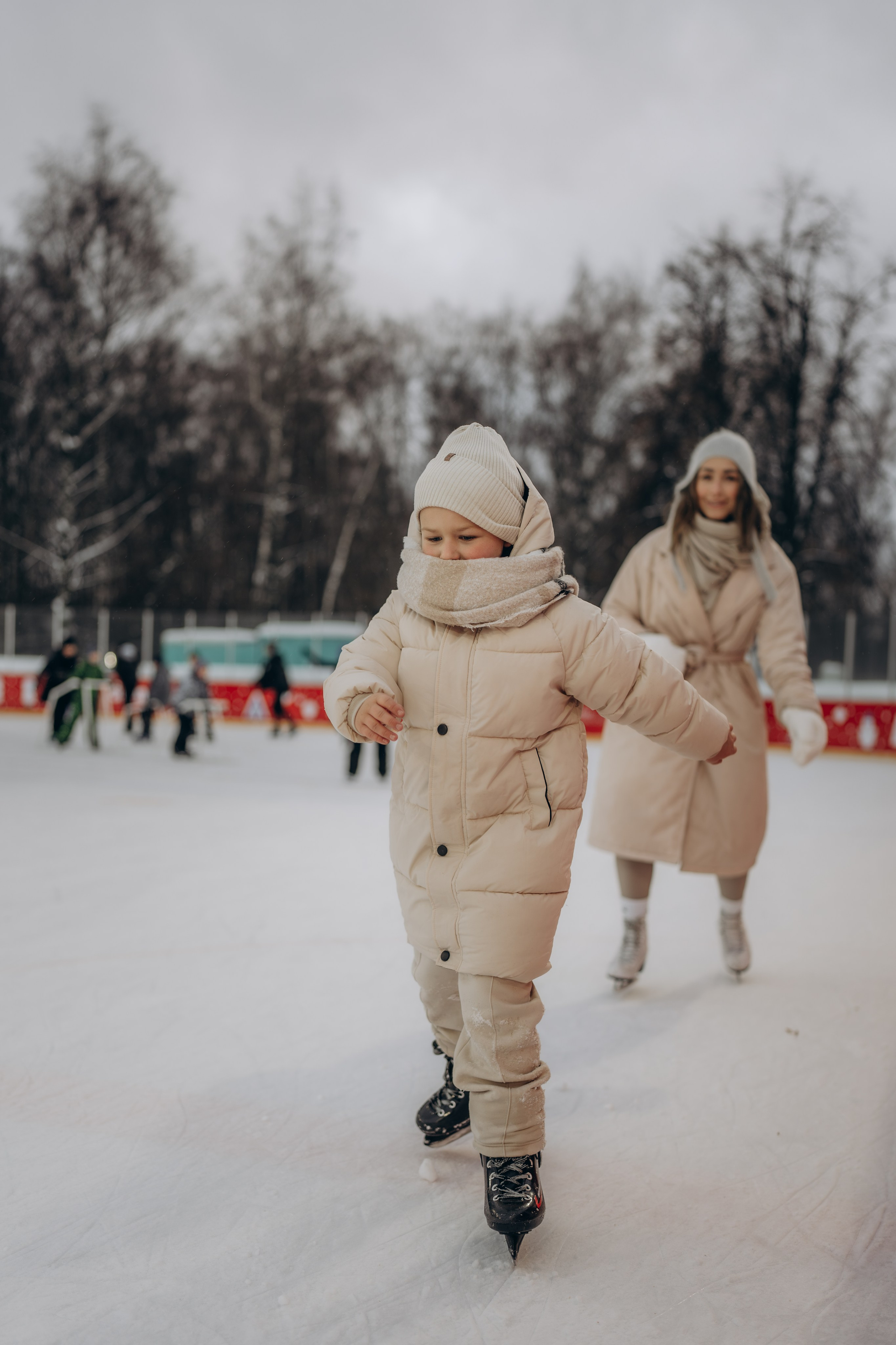 На катке. Семейный фотограф Москва. Фотограф беременности и материнства Москва