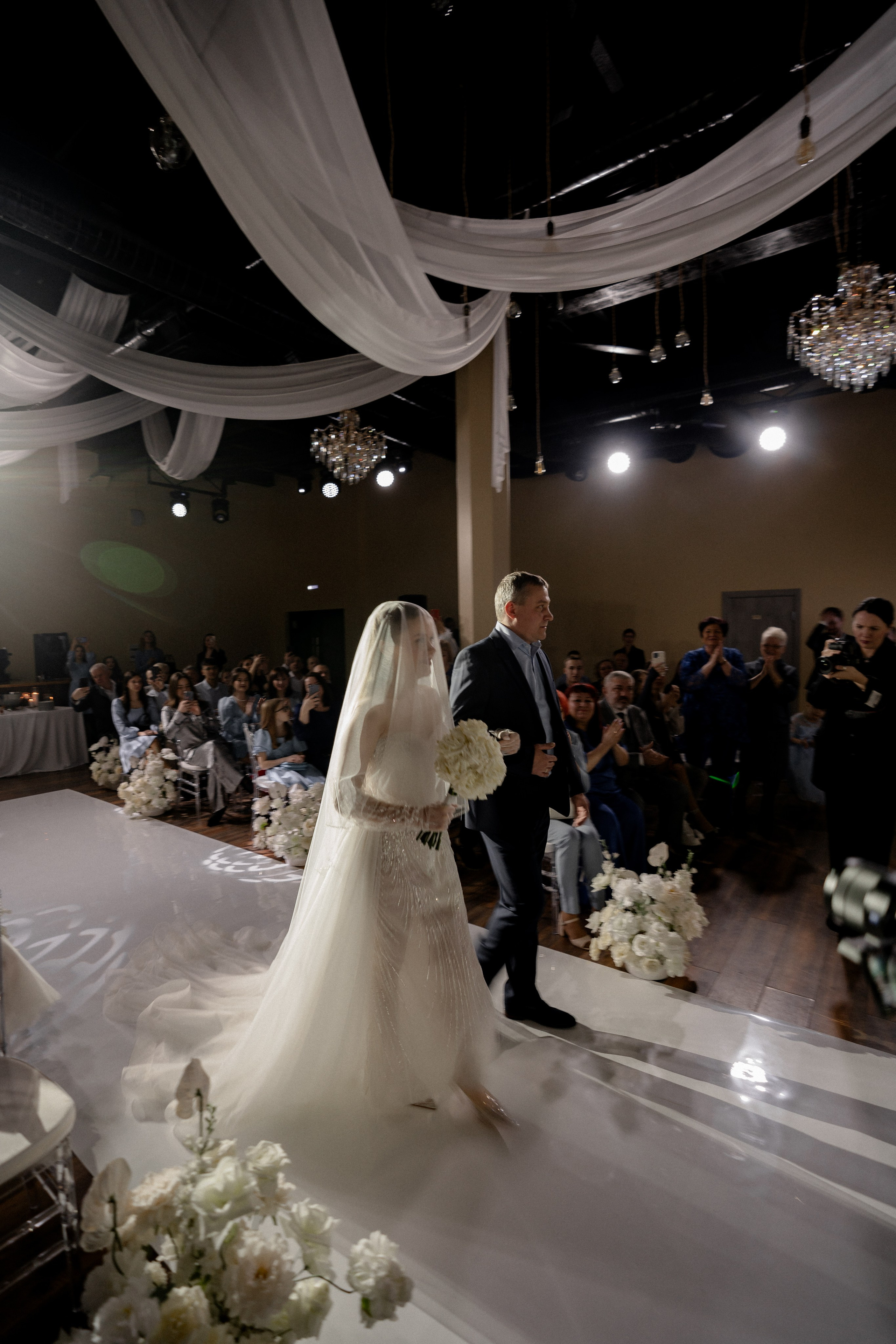 СВАДЕБНАЯ СЬЕМКА СБОРОВ В ОТЕЛЕ И ВЫЕЗД НА ЦЕРЕМОНИЮ (СНЯТО В СИБИРЕ В НИЖНЕВАРТОВСКЕ). Профессиональный фотограф, Санкт-Петербург — Виктория Богомолова