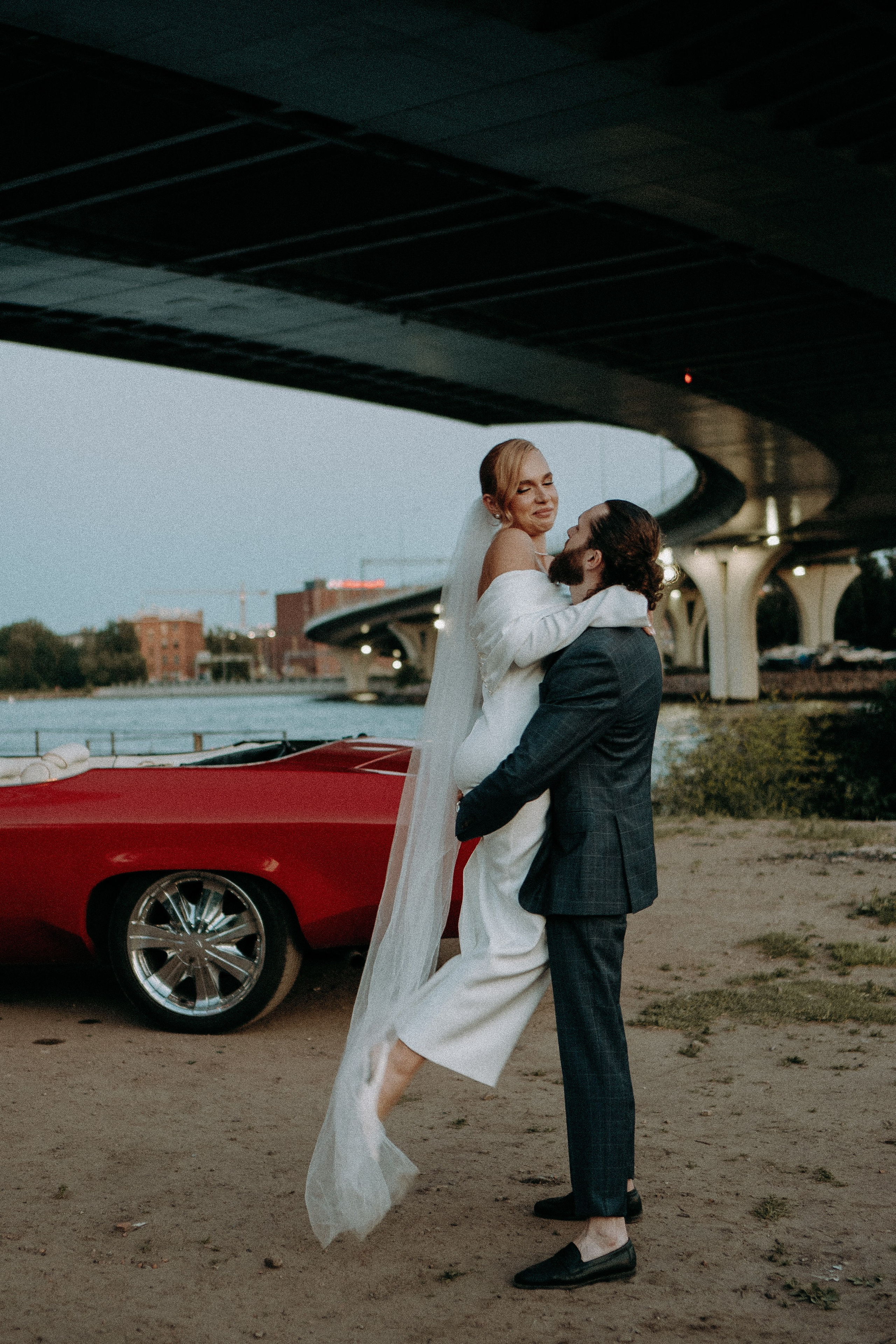 СВАДЕБНАЯ СЬЕМКА ВОЗЛЕ МСОТА БЕТАНКУРА НА КАБРИОЛЕТЕ. Профессиональный фотограф, Санкт-Петербург — Виктория Богомолова