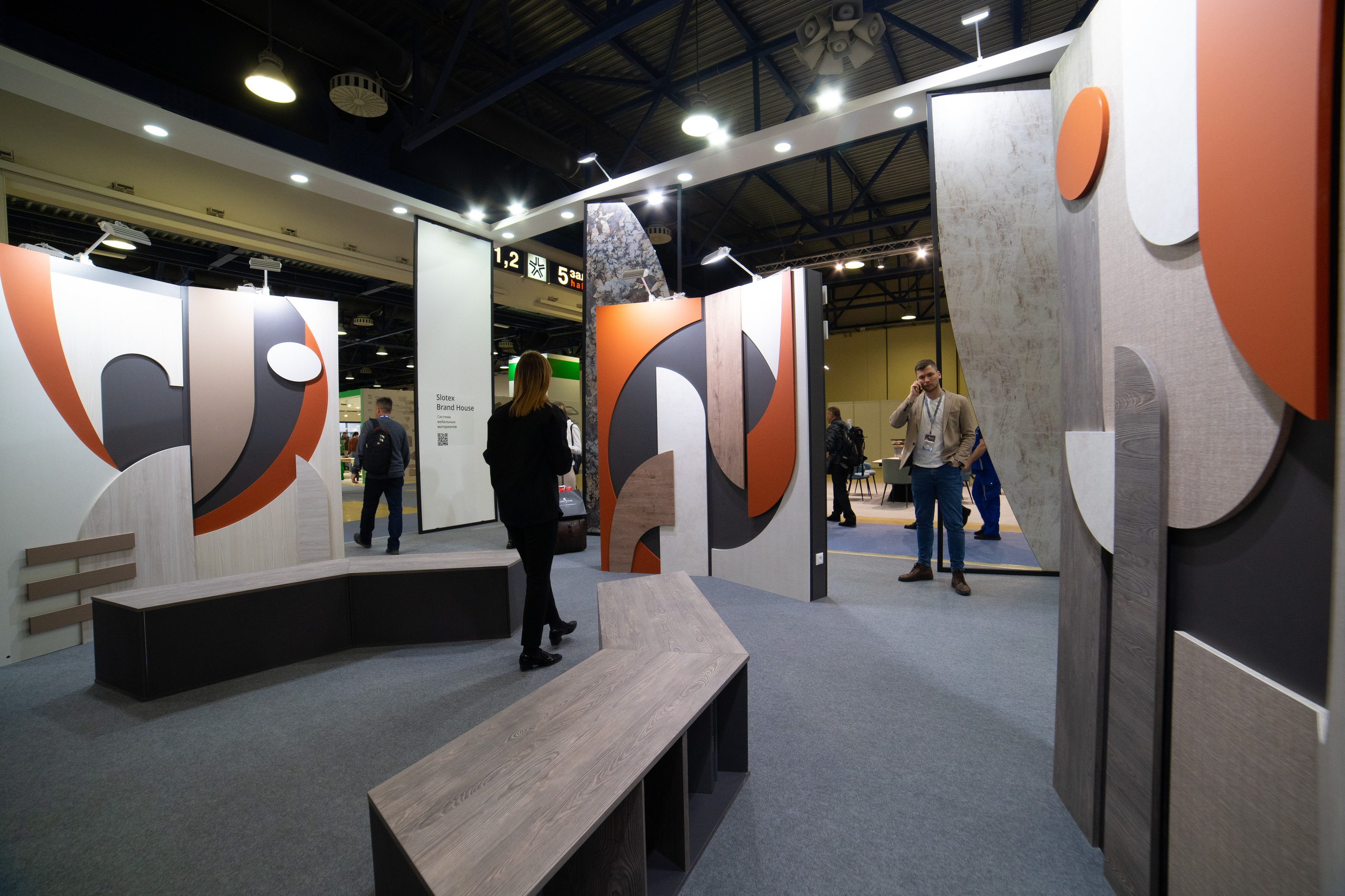 Выставочные стенды. Профессиональный портретный фотограф в Москве Владимир Глаголев