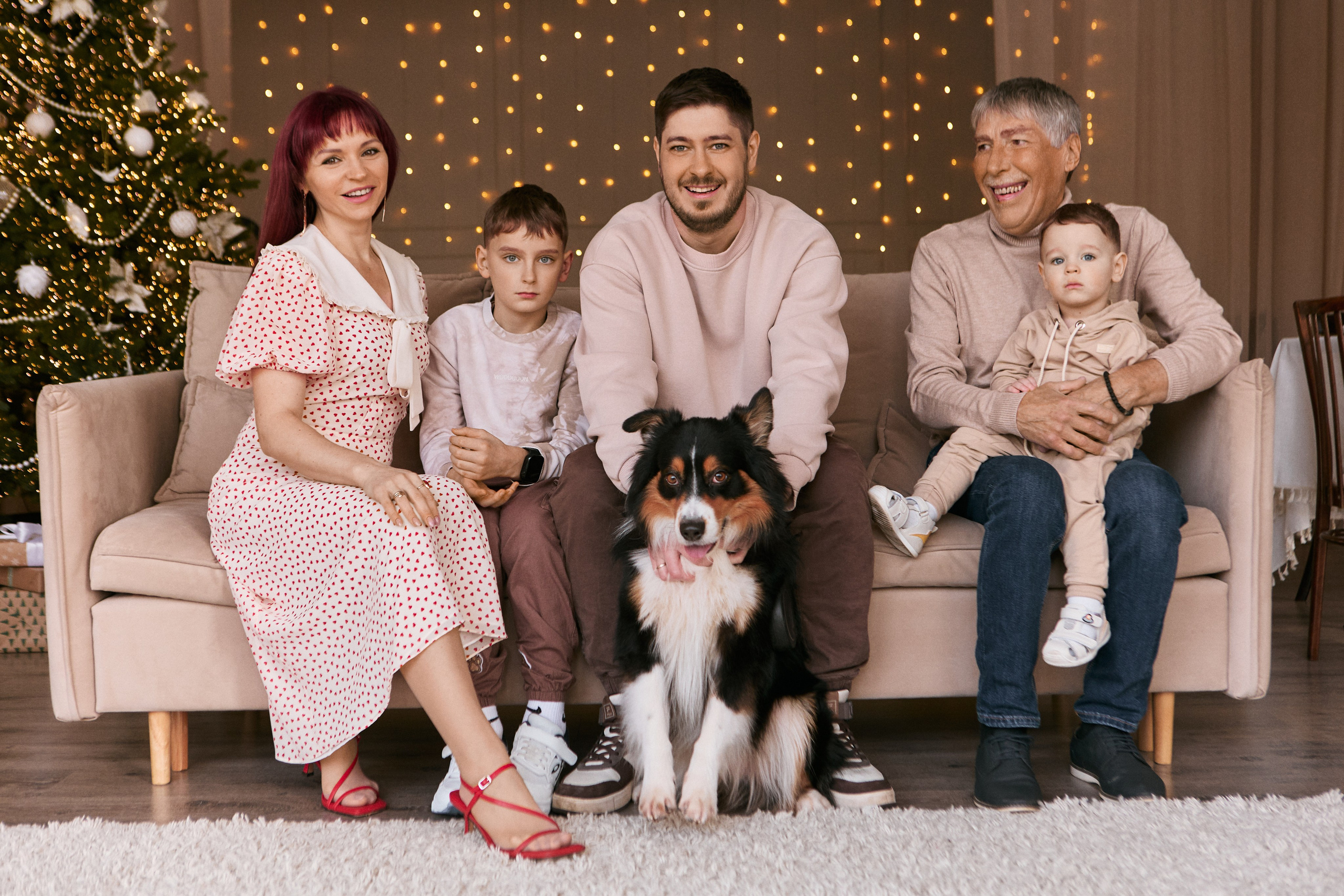 Семейная новогодняя фотосессия в студии