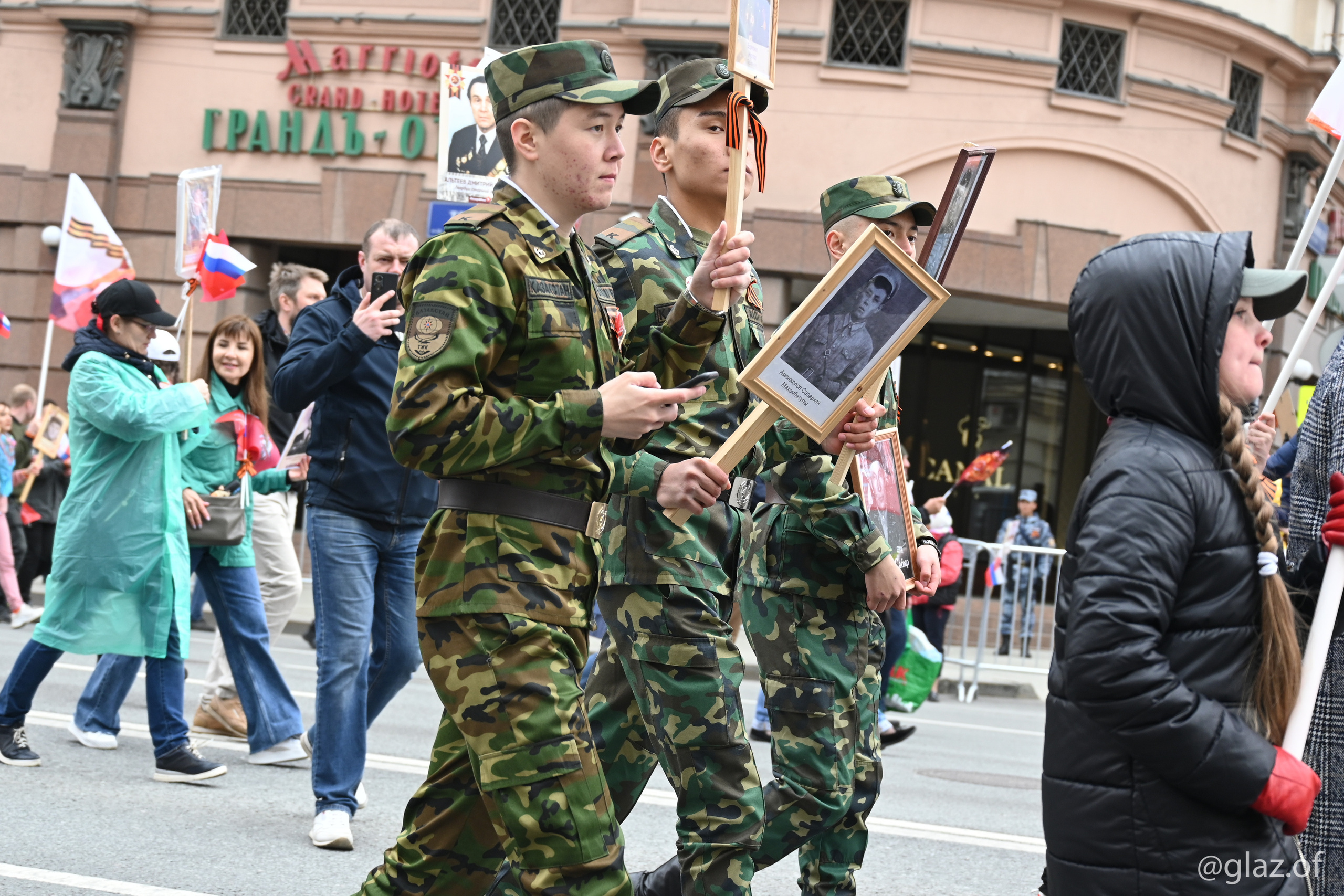 Бессмертный полк. 9-е мая 2022 года. Фотограф Москва Александр Глазов