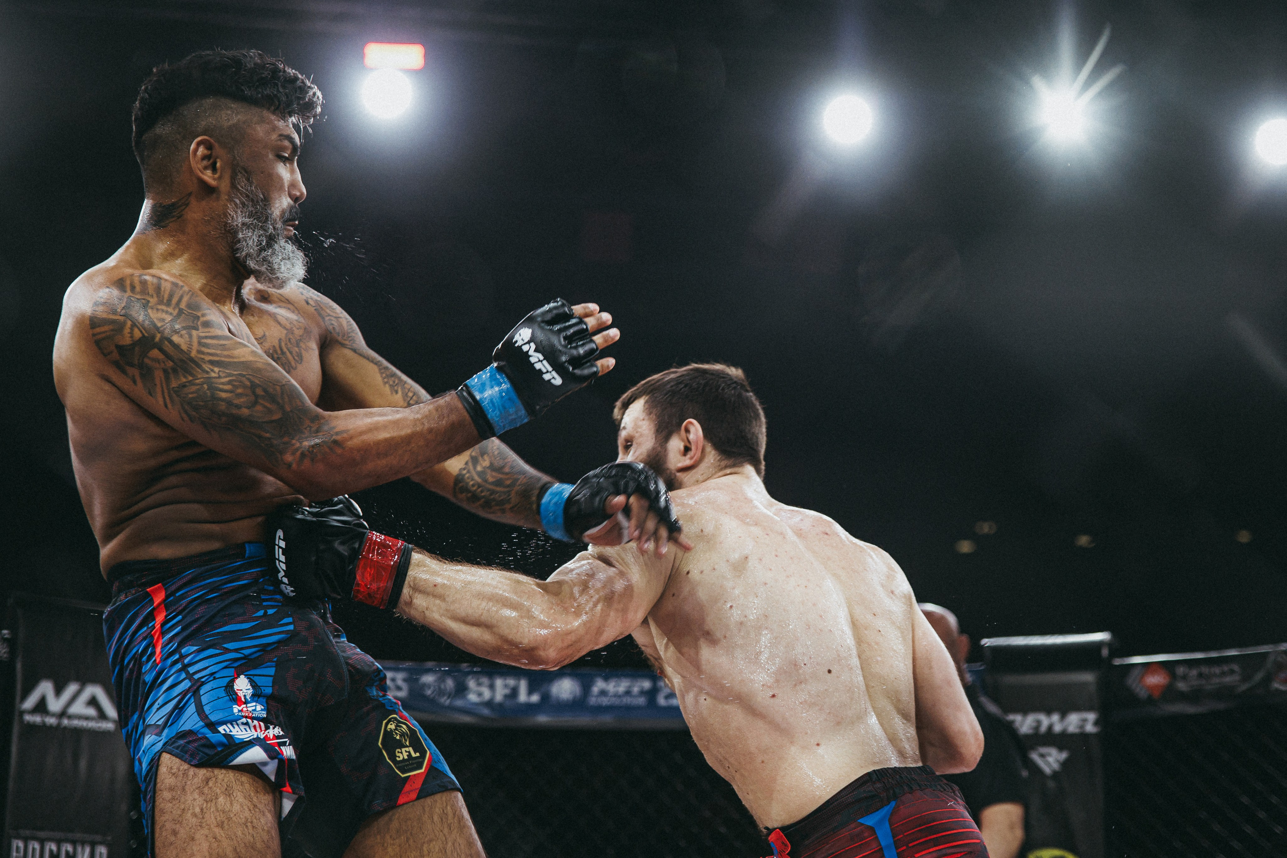 MFP255 ДУГЛАС РИБЕЙРО VS МАКСИМ БУТОРИН. Фотограф Иркутск Антипин Сергей