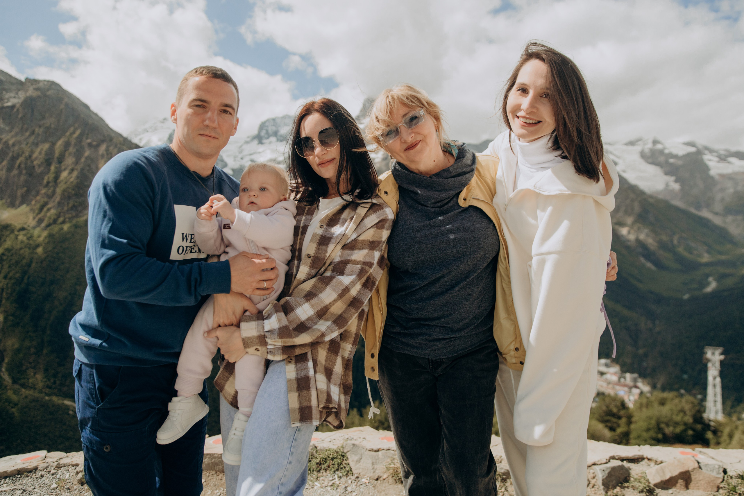 Юля с семьей, Домбай. Портфолио