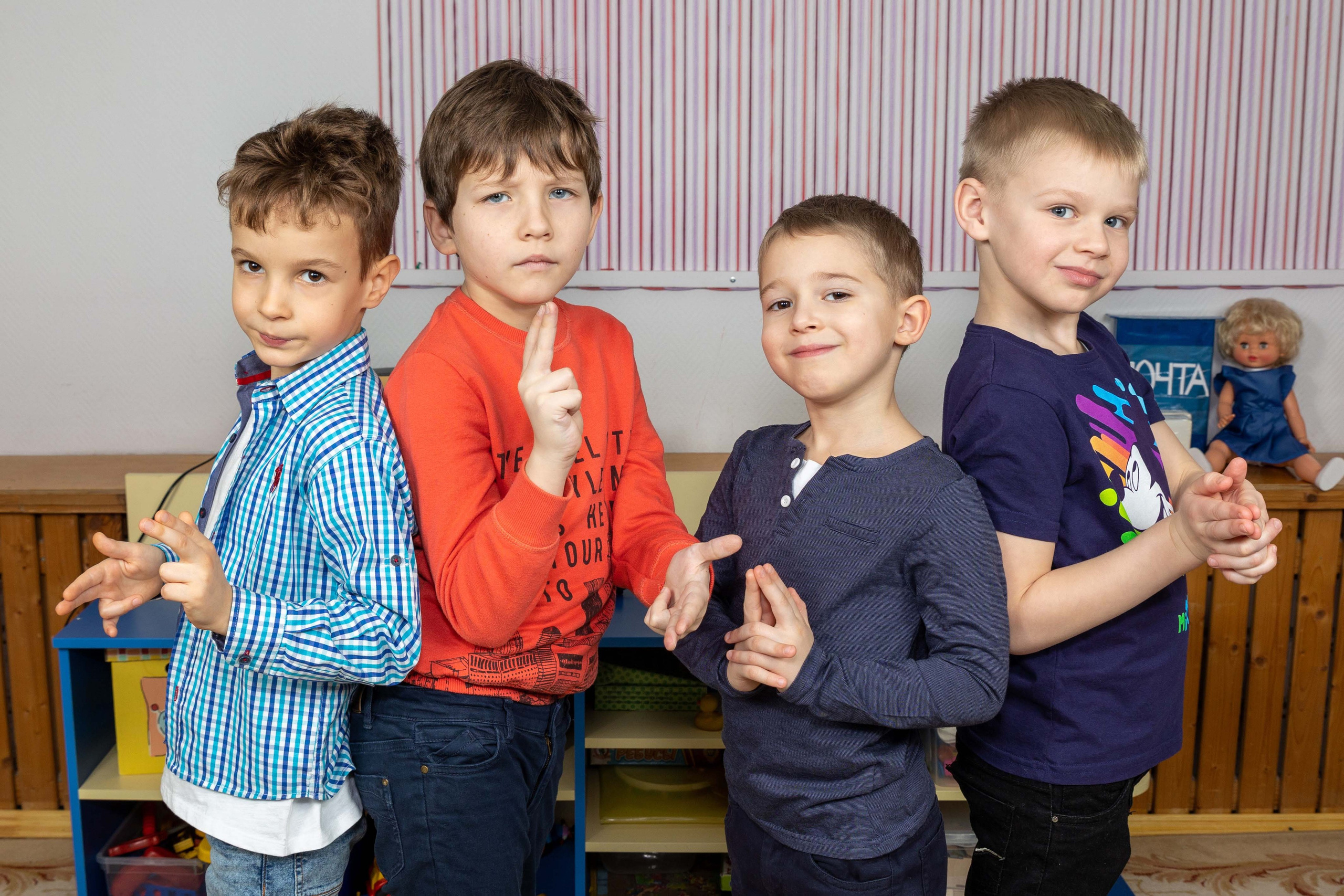 Групповые фотографии, фото с лучшим другом. Школьный и детсадовский фотограф Москва. Детский фотограф