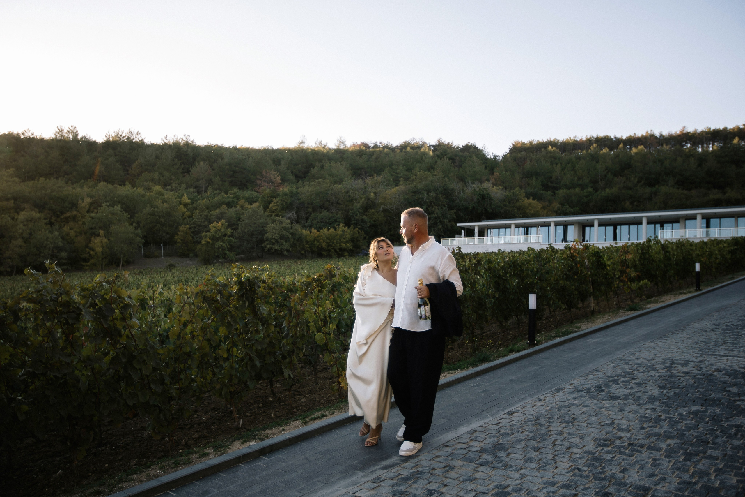 Александр и Гузель. Свадьба для двоих. Винодельня AYA. Фотограф Анна Лейман. Севастополь