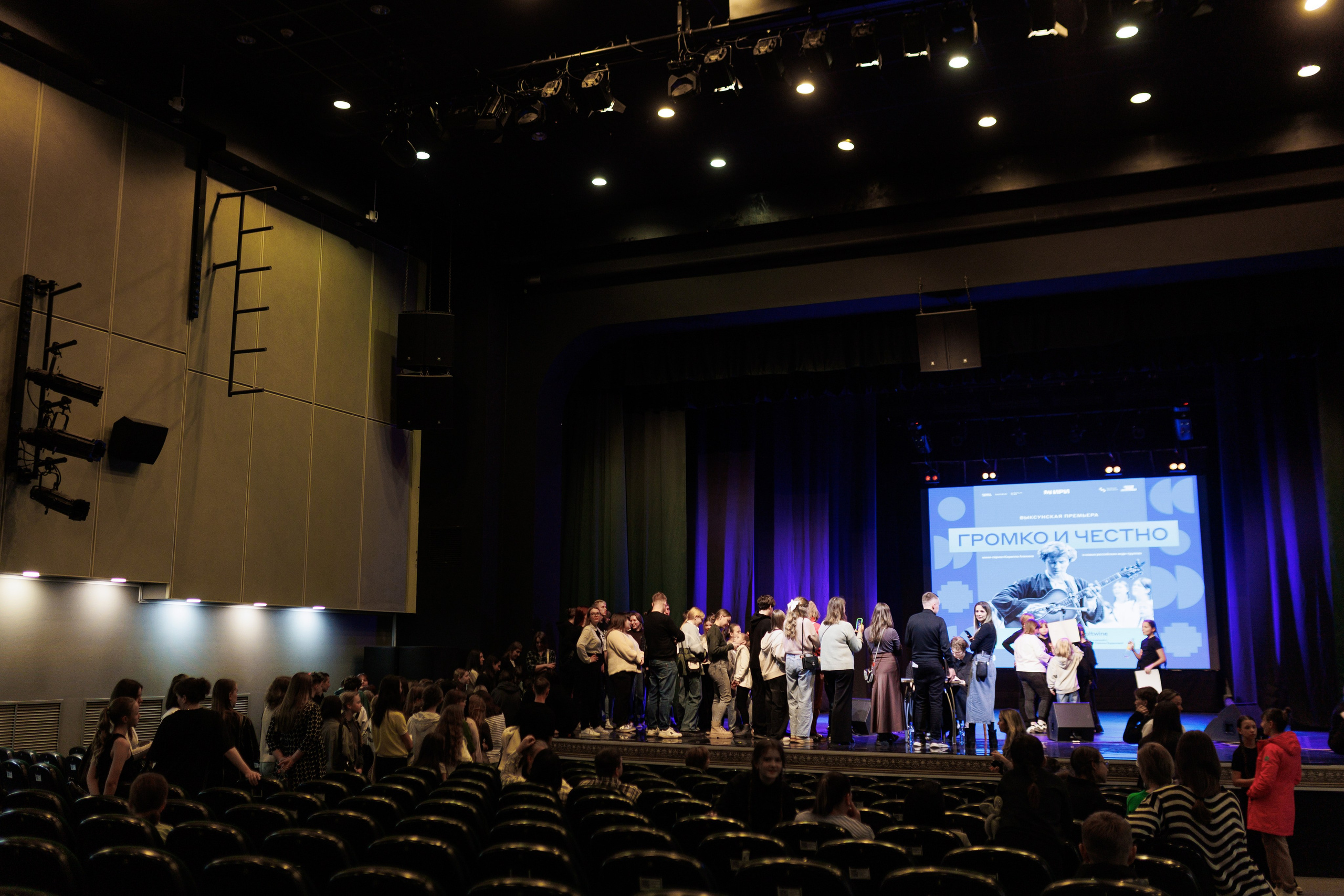 Выксунская премьера «Громко и Честно. Бонд с кнопкой». Фотограф городских и семейных событий Артем Карпухин