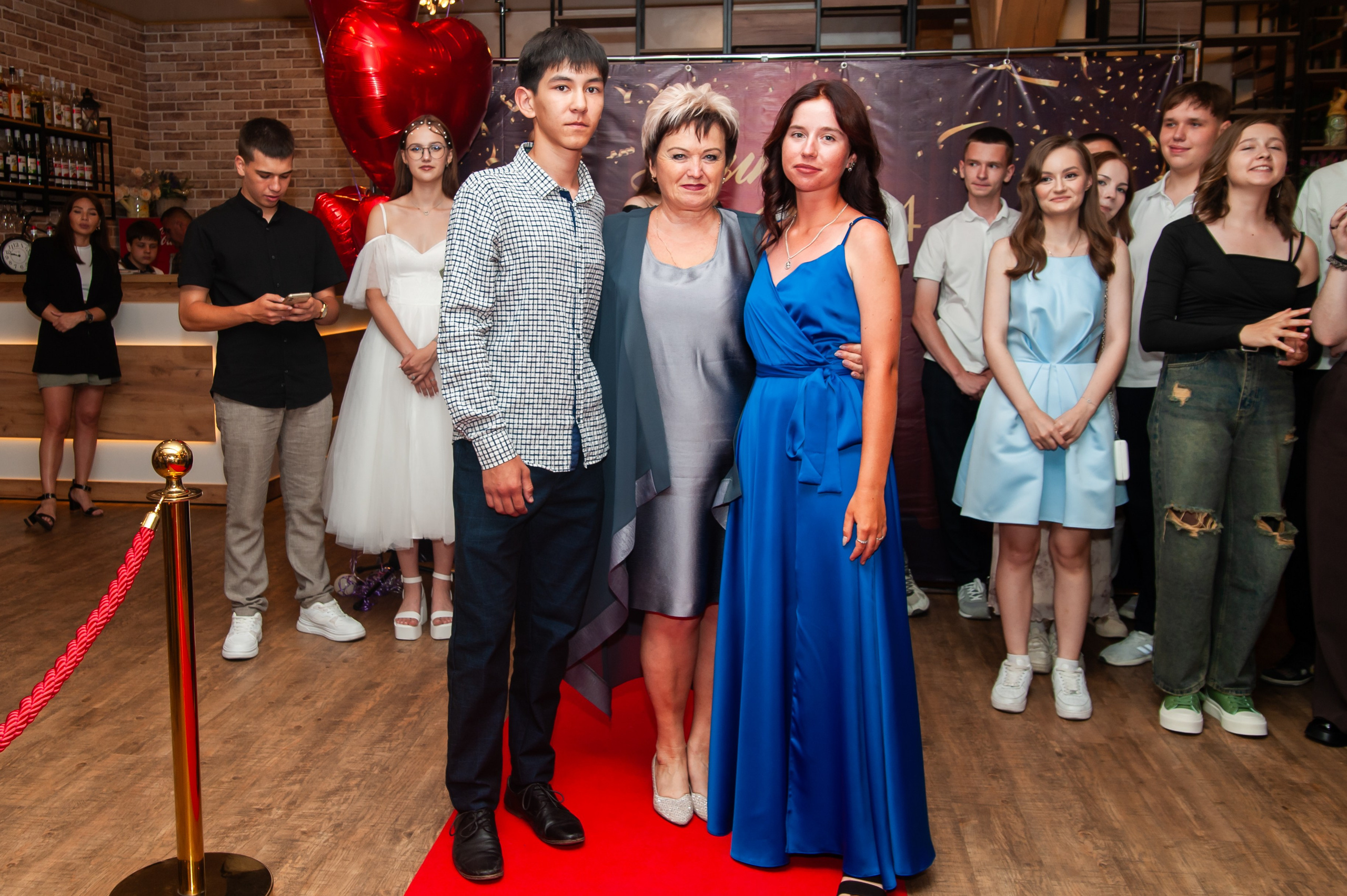 Выпускной МАОУ СОШ № 17 им. Эдуарда Есаяна. Свадебный и семейный фотограф Денис Лукьянов в Краснодаре, Краснодарском крае и Республике Крым