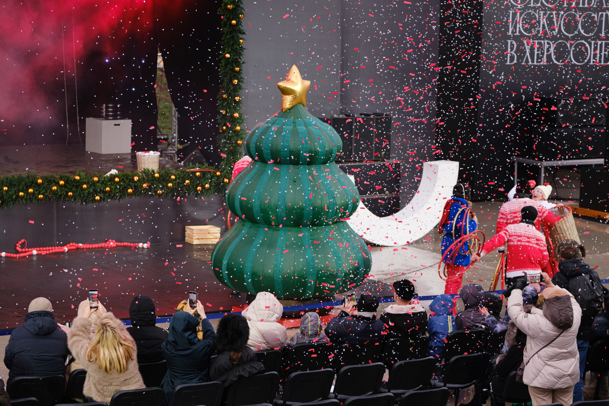 Новогодний репортаж из парка «Новый Херсонес» | Фотограф Илья Желдак. Профессиональная фотосъемка в Крыму. Натуральные эмоции и живые кадры. Забронируйте дату прямо сейчас!