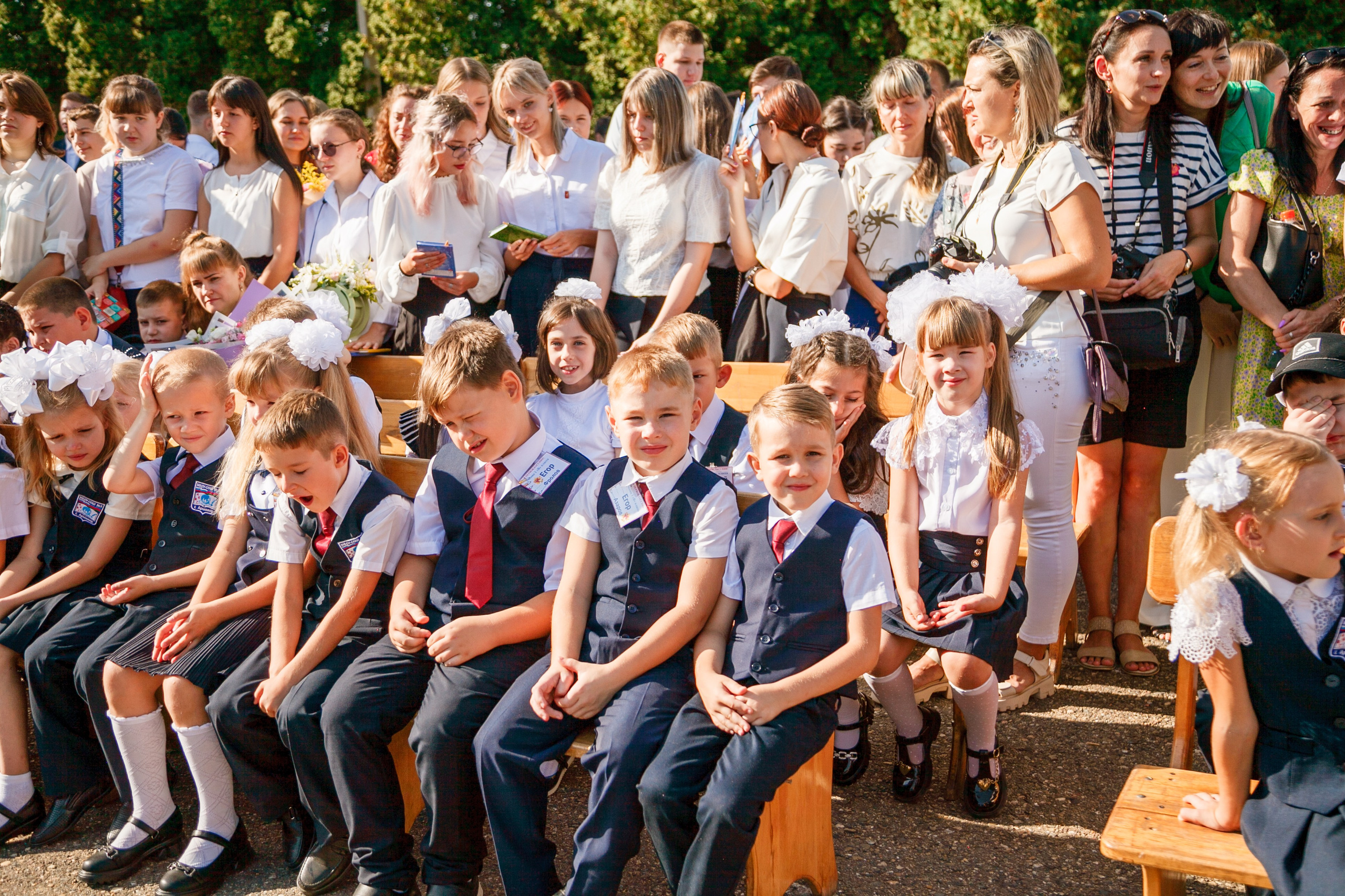 1 сентября линейка. Свадебный и семейный фотограф в Армавире