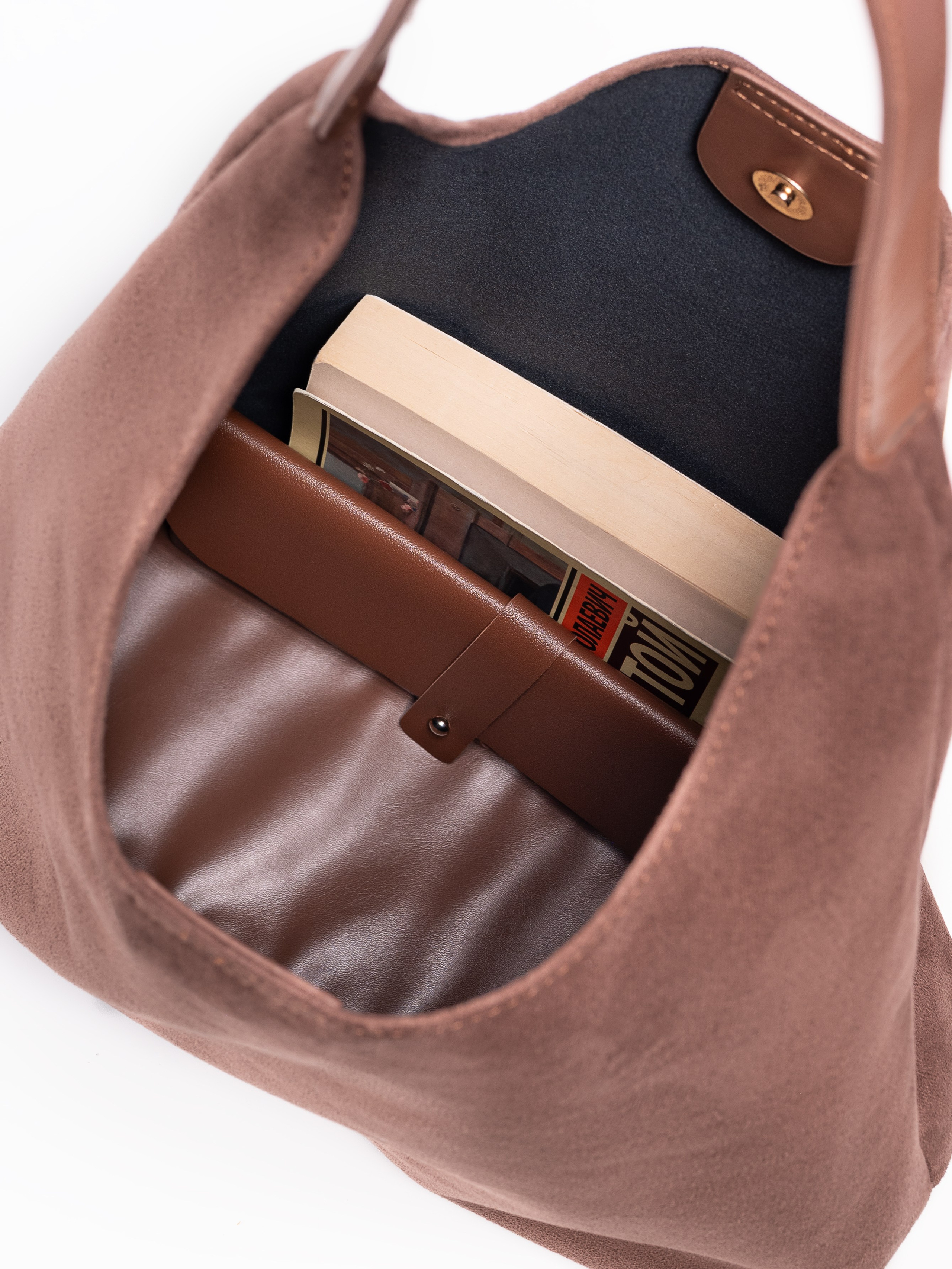 Q Шопперы замшевые предметка серия 3. Предметный фотограф, фото для маркетплейсов Пятигорск, КМВ