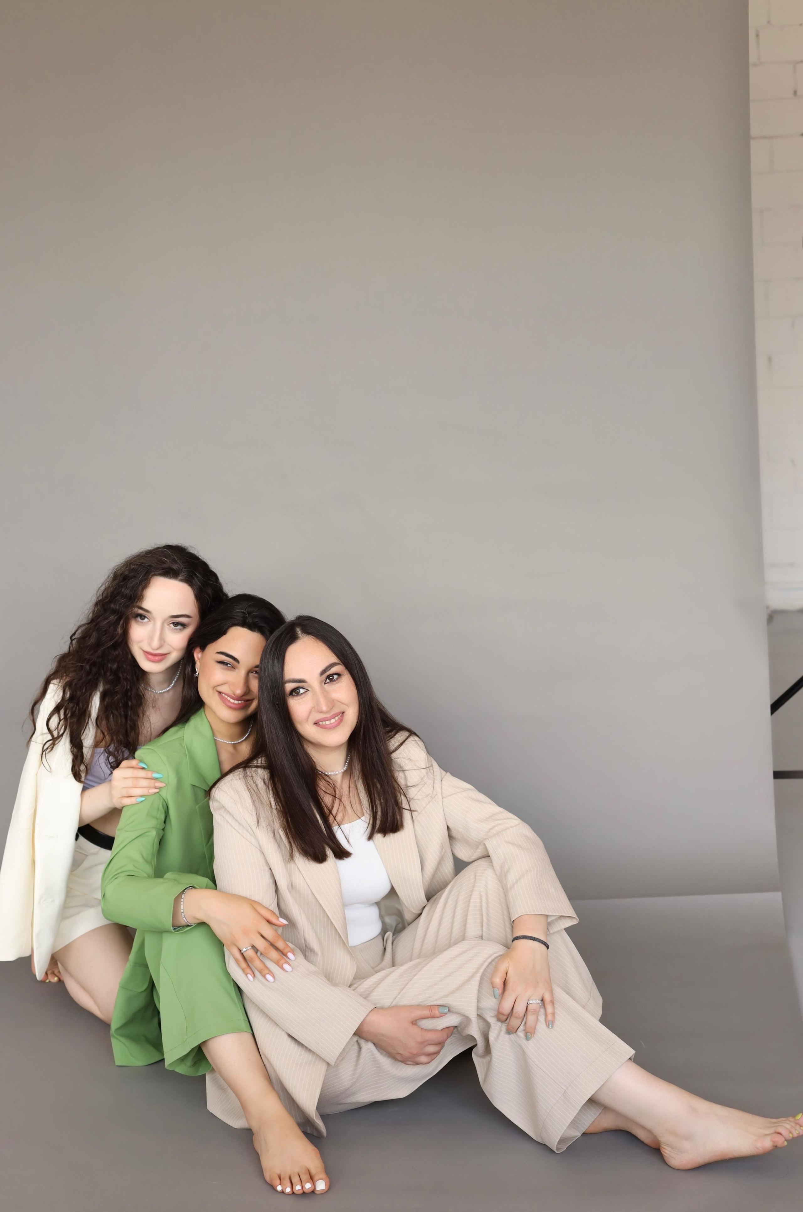 Мама и дочки. Фотограф в г. Москве Армина Карапетян