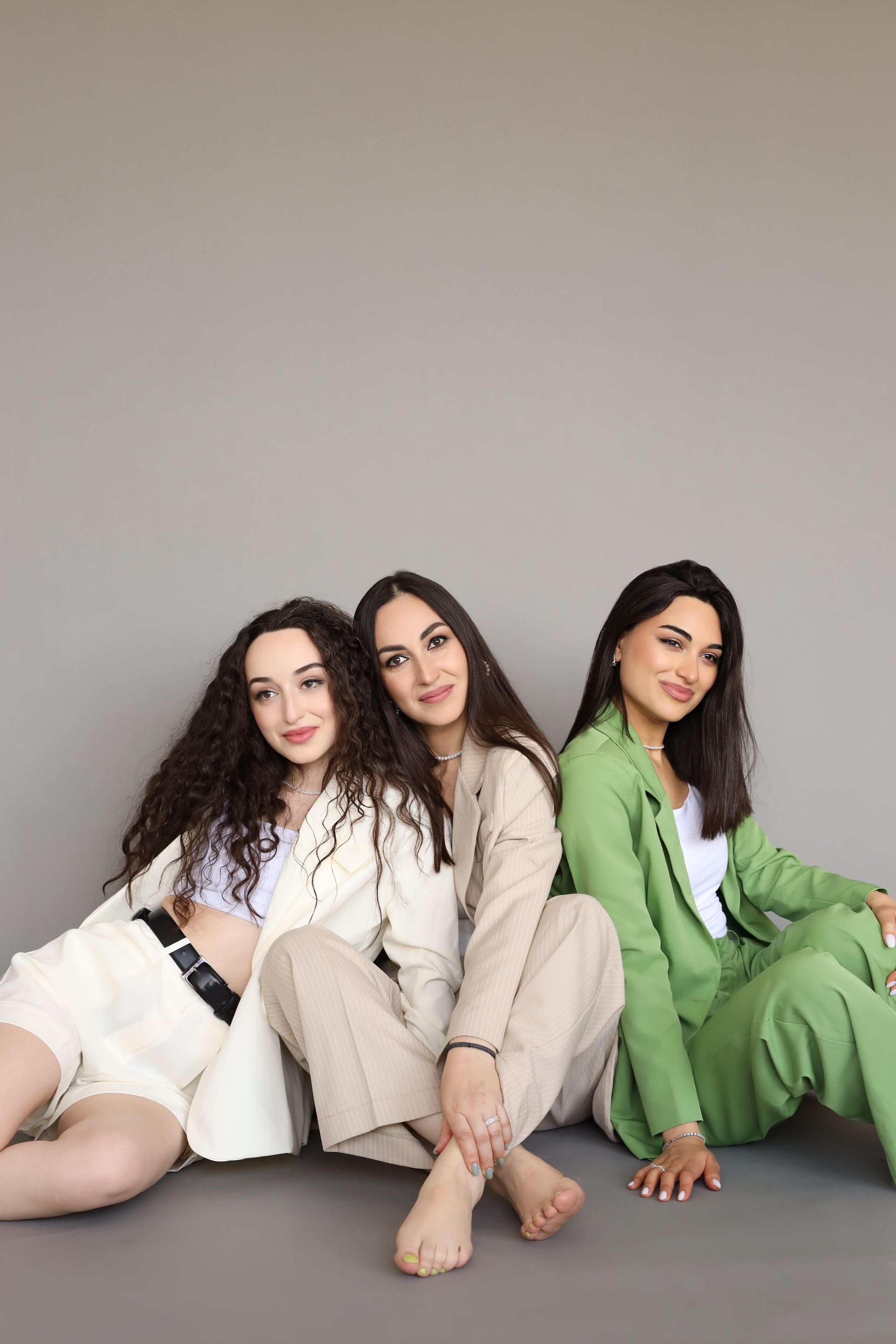 Мама и дочки. Фотограф в г. Москве Армина Карапетян