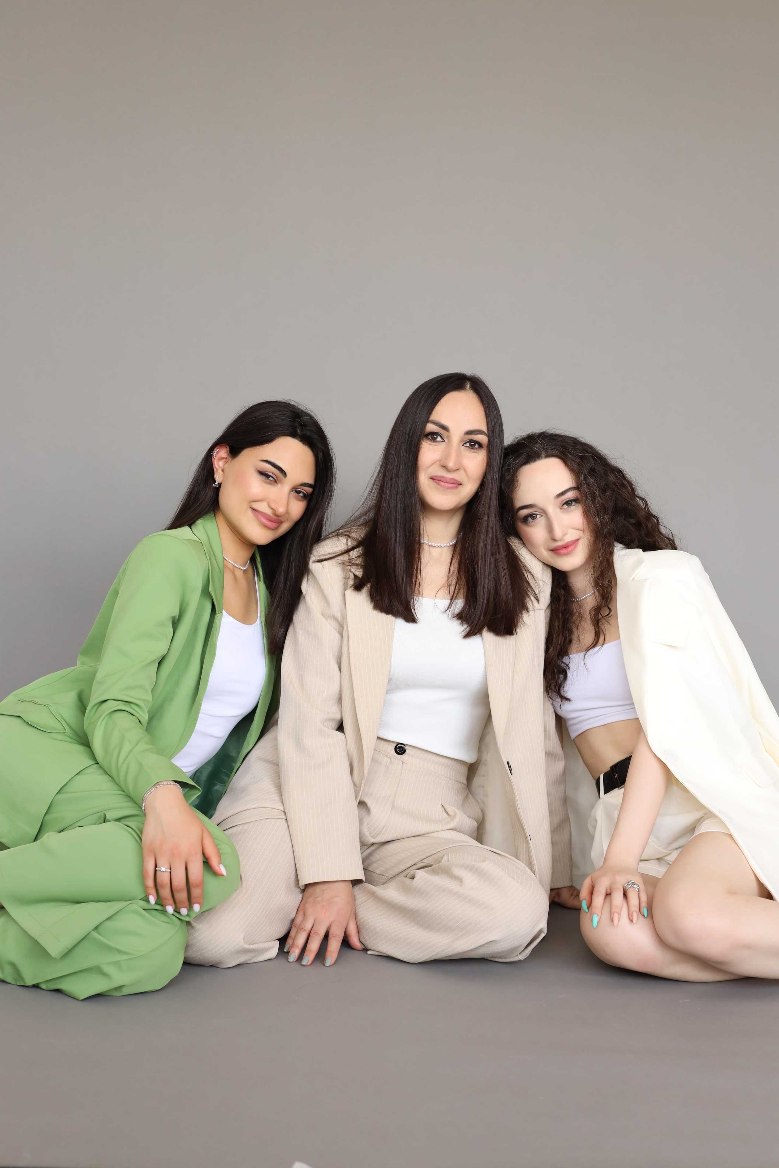 Мама и дочки. Фотограф в г. Москве Армина Карапетян