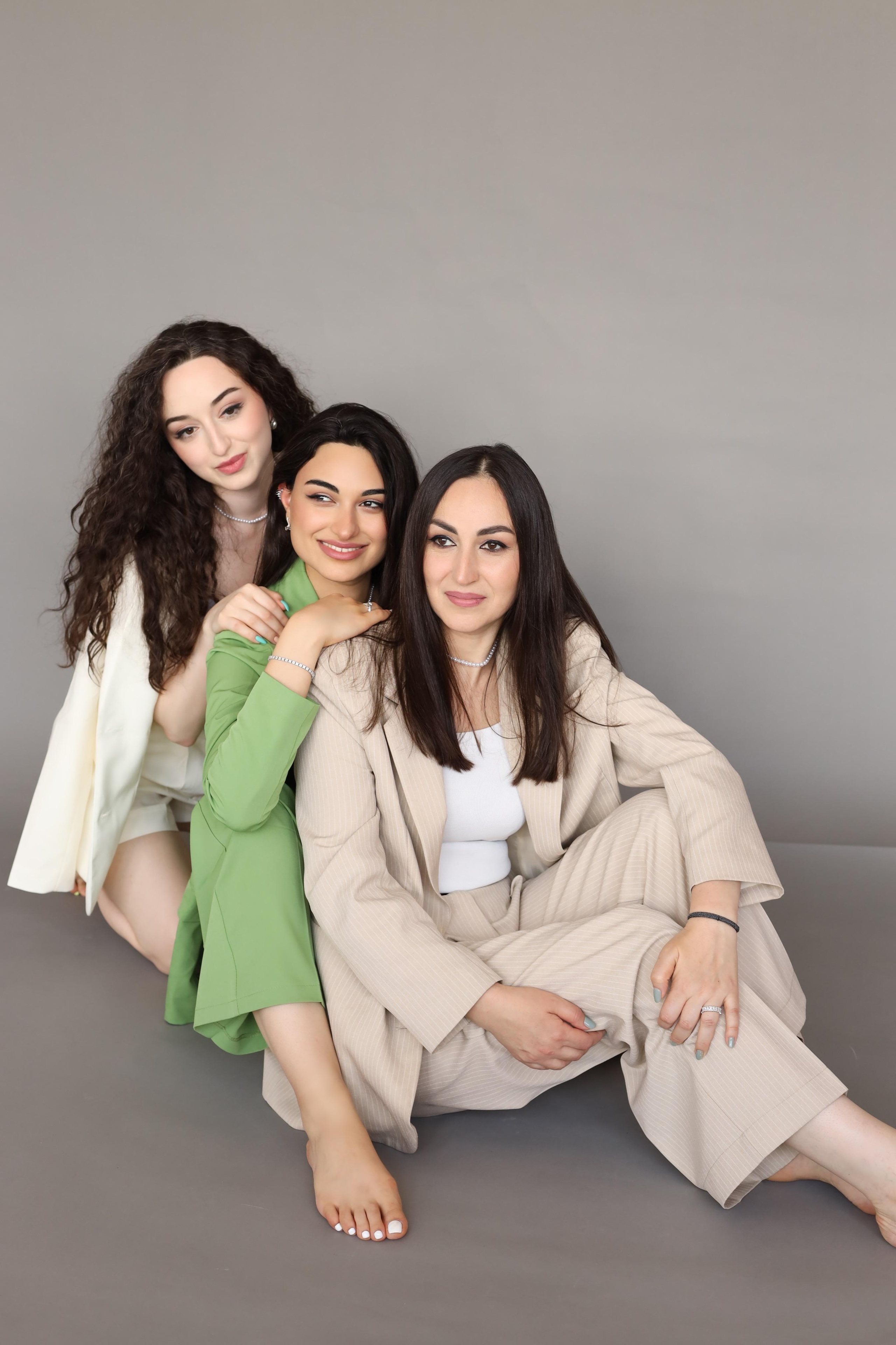 Мама и дочки. Фотограф в г. Москве Армина Карапетян