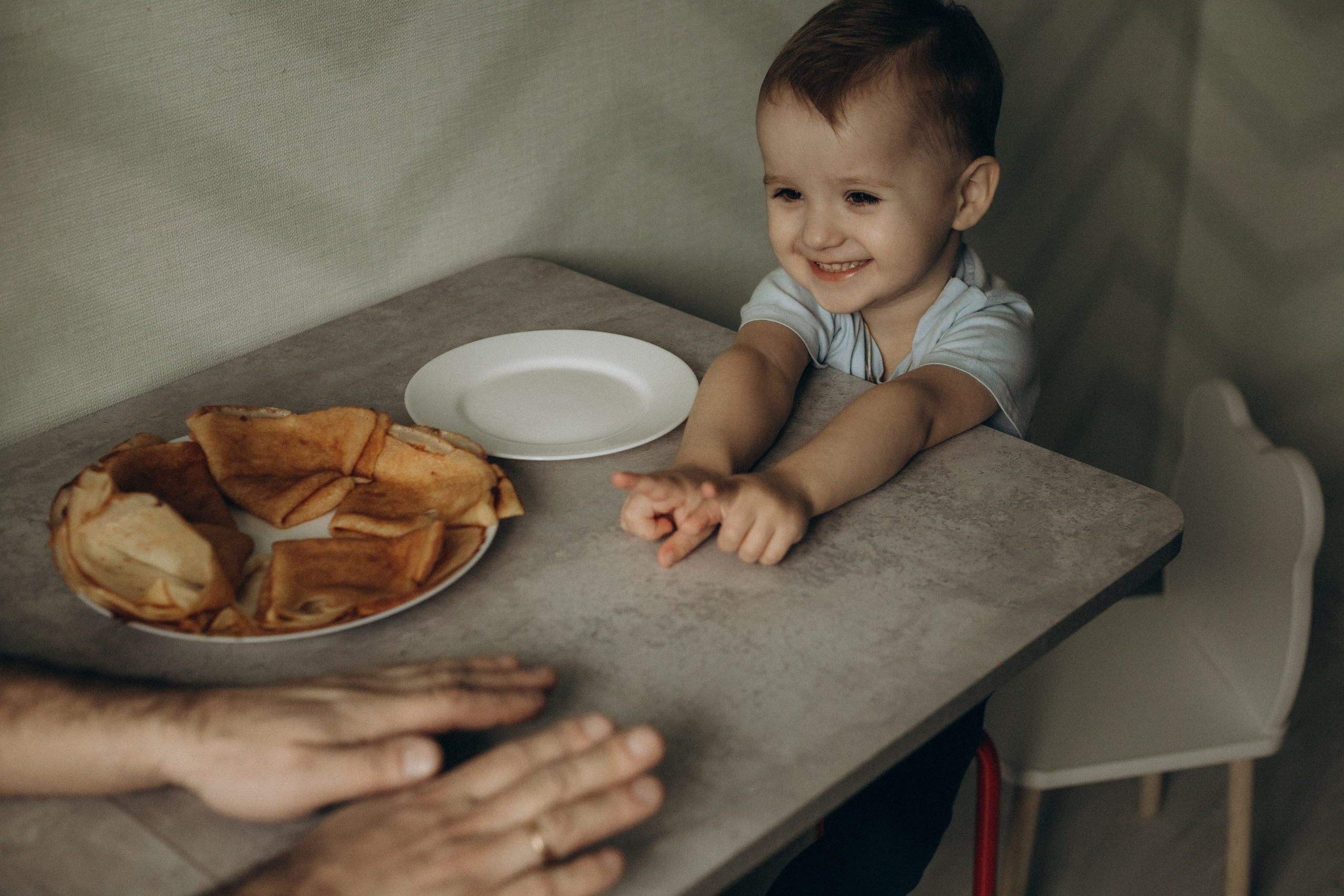 Домашняя съемка с блинами. Семейный фотограф в Ростове-на-Дону Безкишкина Татьяна