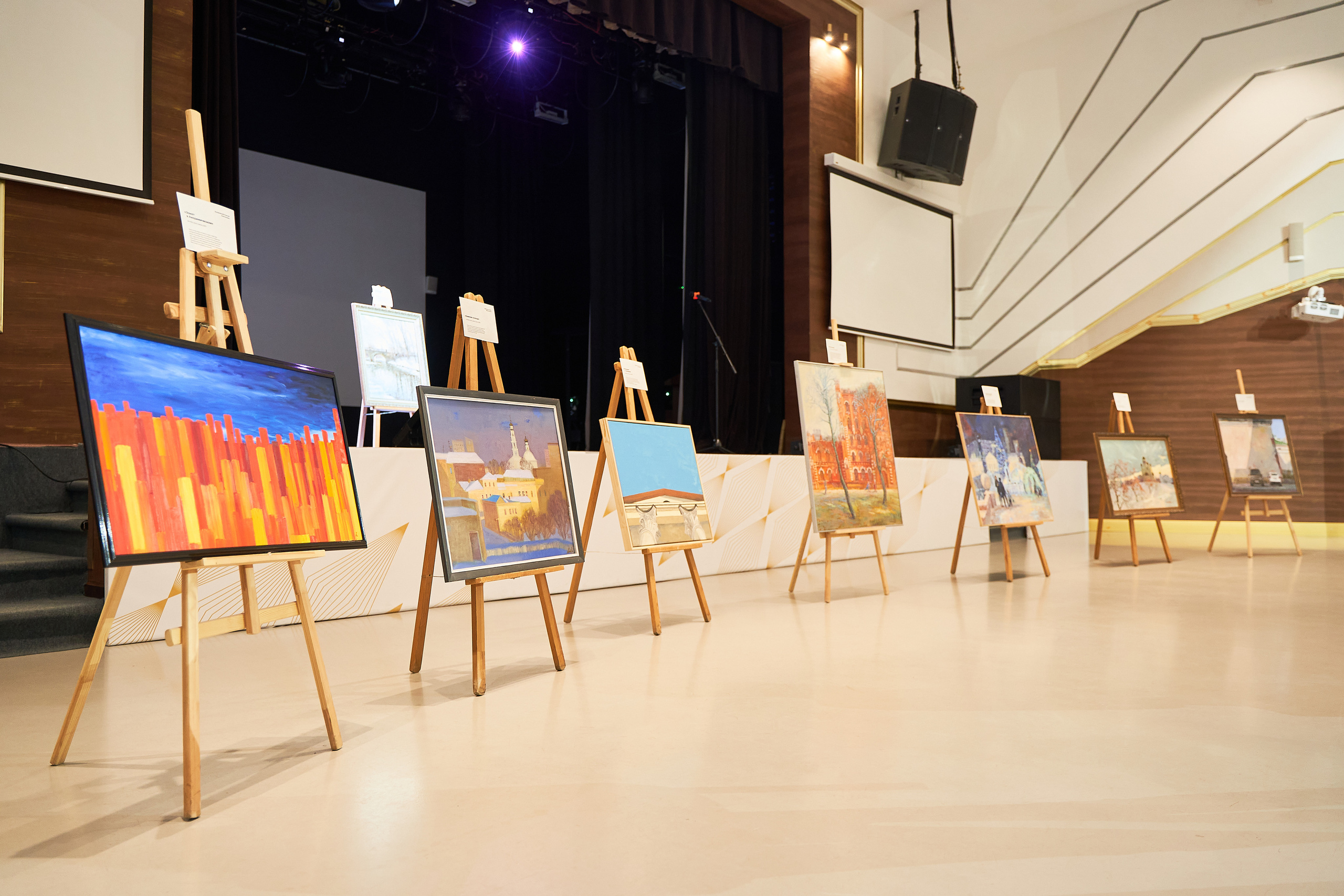 Выставка «Шел по городу волшебник». Фотограф Вика Фадина, Екатеринбург