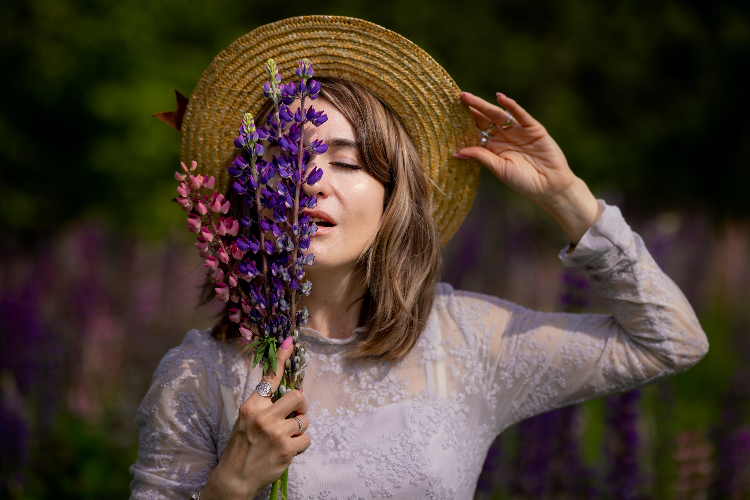 Фотосессия в люпинах