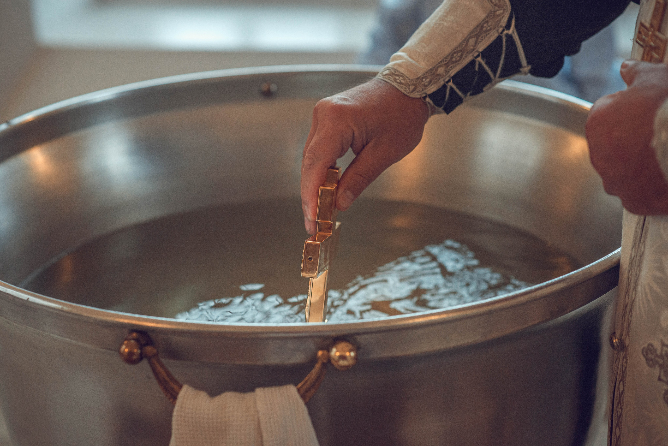 Таинство крещения Тихона. Фотограф на крещение в Саратове Марина Грушина