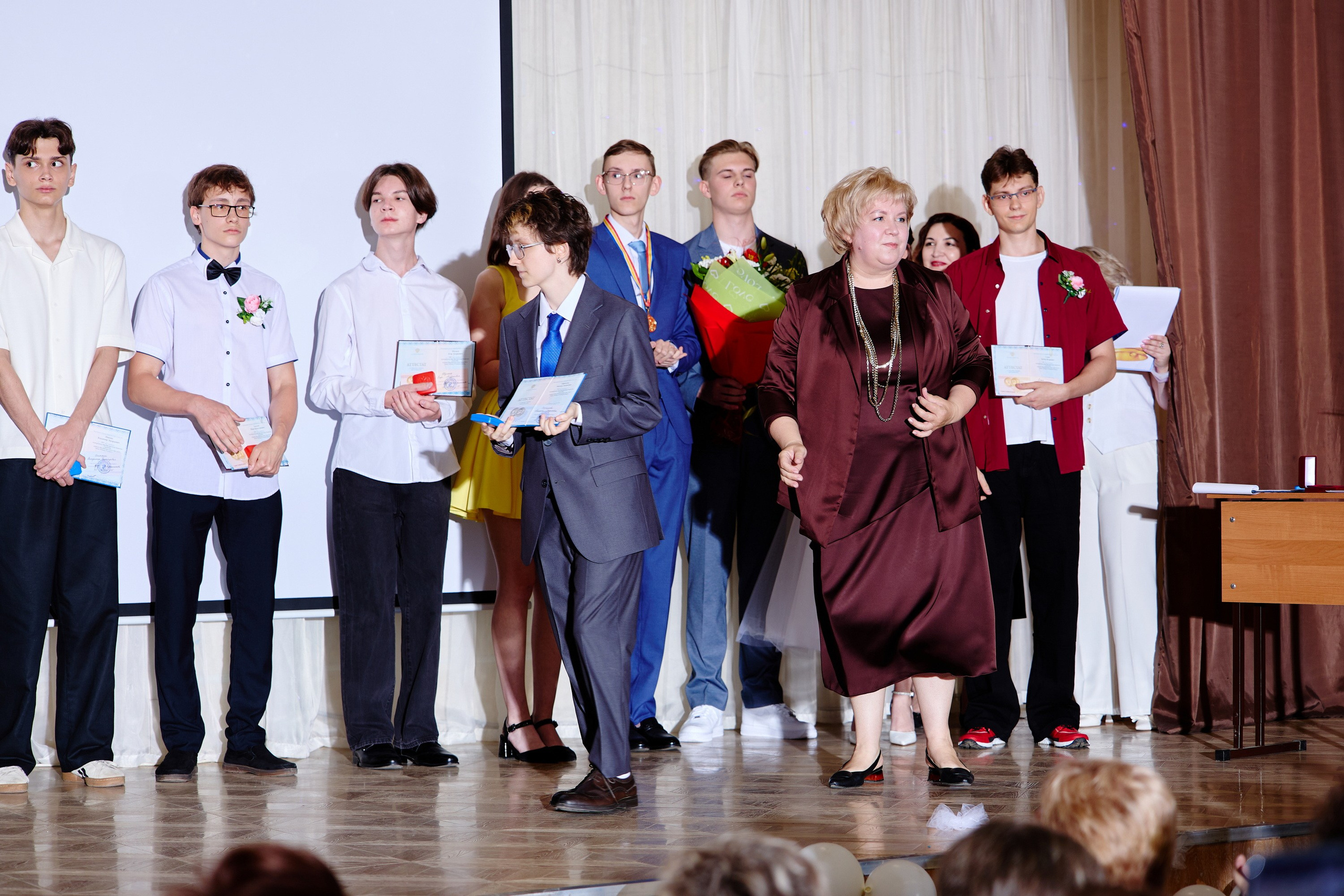 Выпускной 35 Сош. Фотограф Выпускные альбомы Таганрог Сергей Коробченко