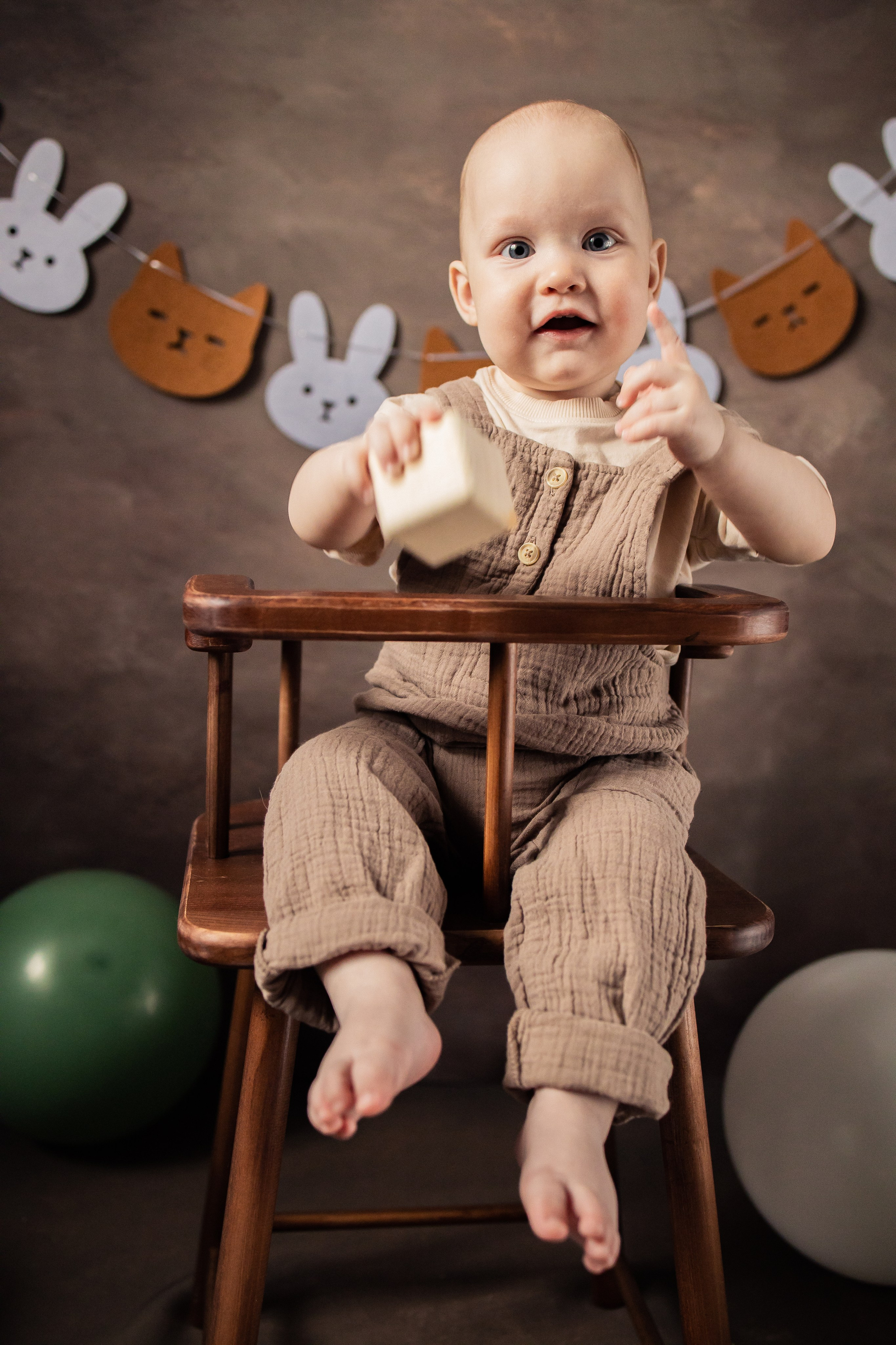 Мишка в стульчике. Детский и семейный фотограф в Пушкино, Мытищи, Москва Сергеева Светлана