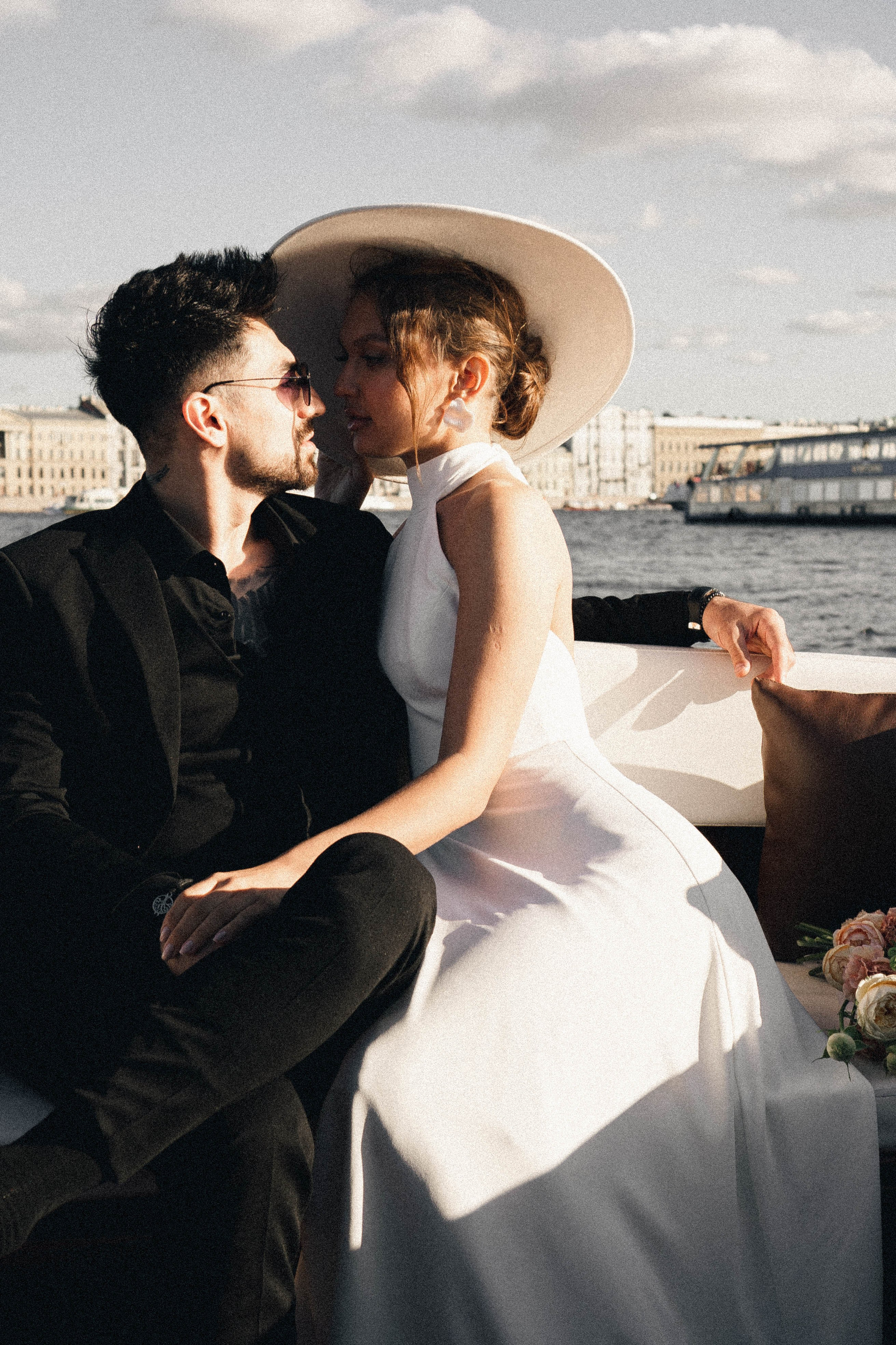 СВАДЕНБНАЯ СЬЕМКА НА КАТЕРЕ ПО КАНАЛАМ САНКТ-ПЕТЕРБУРГА И В АКВАТОРИИ НЕВЫ. Профессиональный фотограф, Санкт-Петербург — Виктория Богомолова