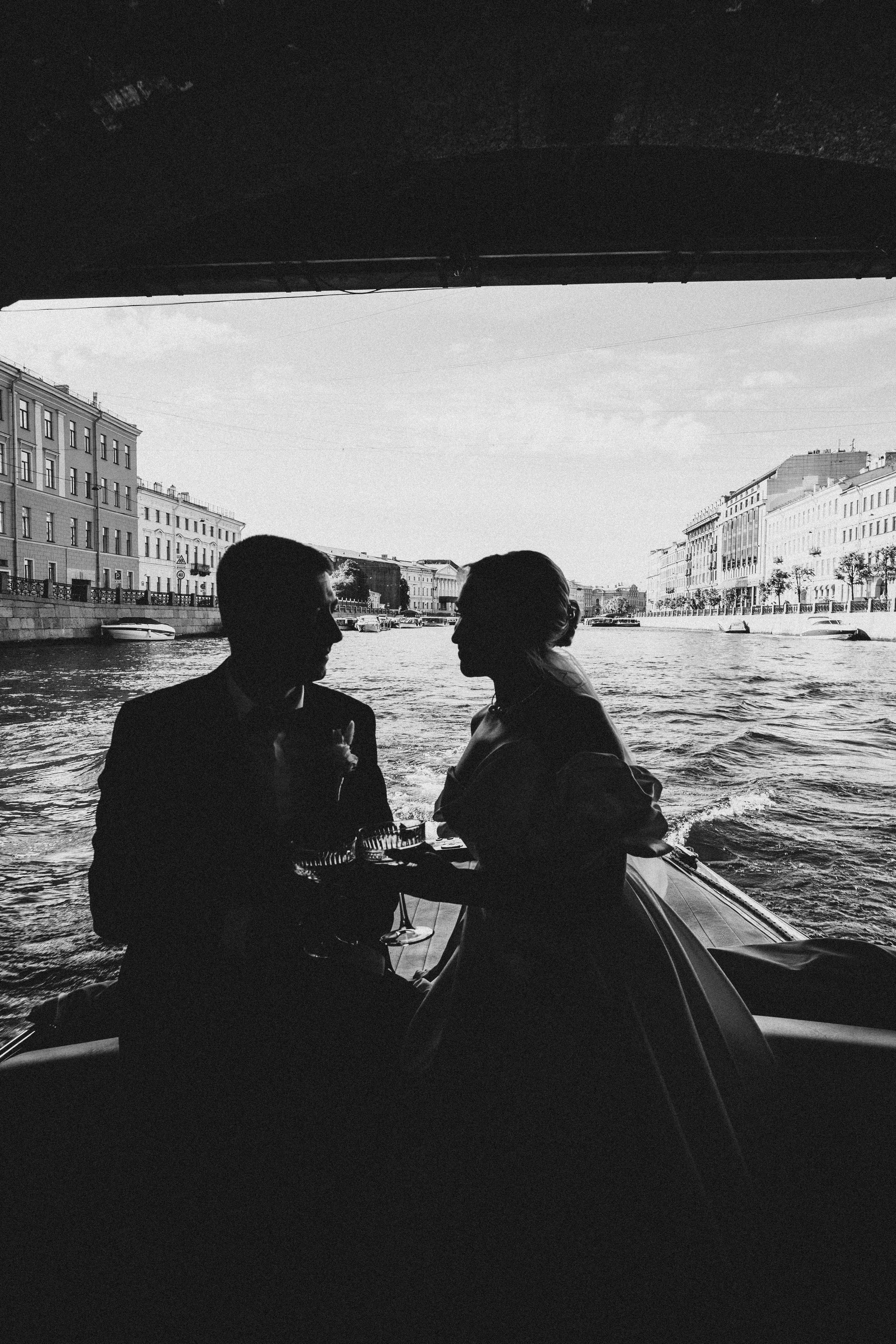 СВАДЕНБНАЯ СЬЕМКА НА КАТЕРЕ ПО КАНАЛАМ САНКТ-ПЕТЕРБУРГА И В АКВАТОРИИ НЕВЫ. Профессиональный фотограф, Санкт-Петербург — Виктория Богомолова
