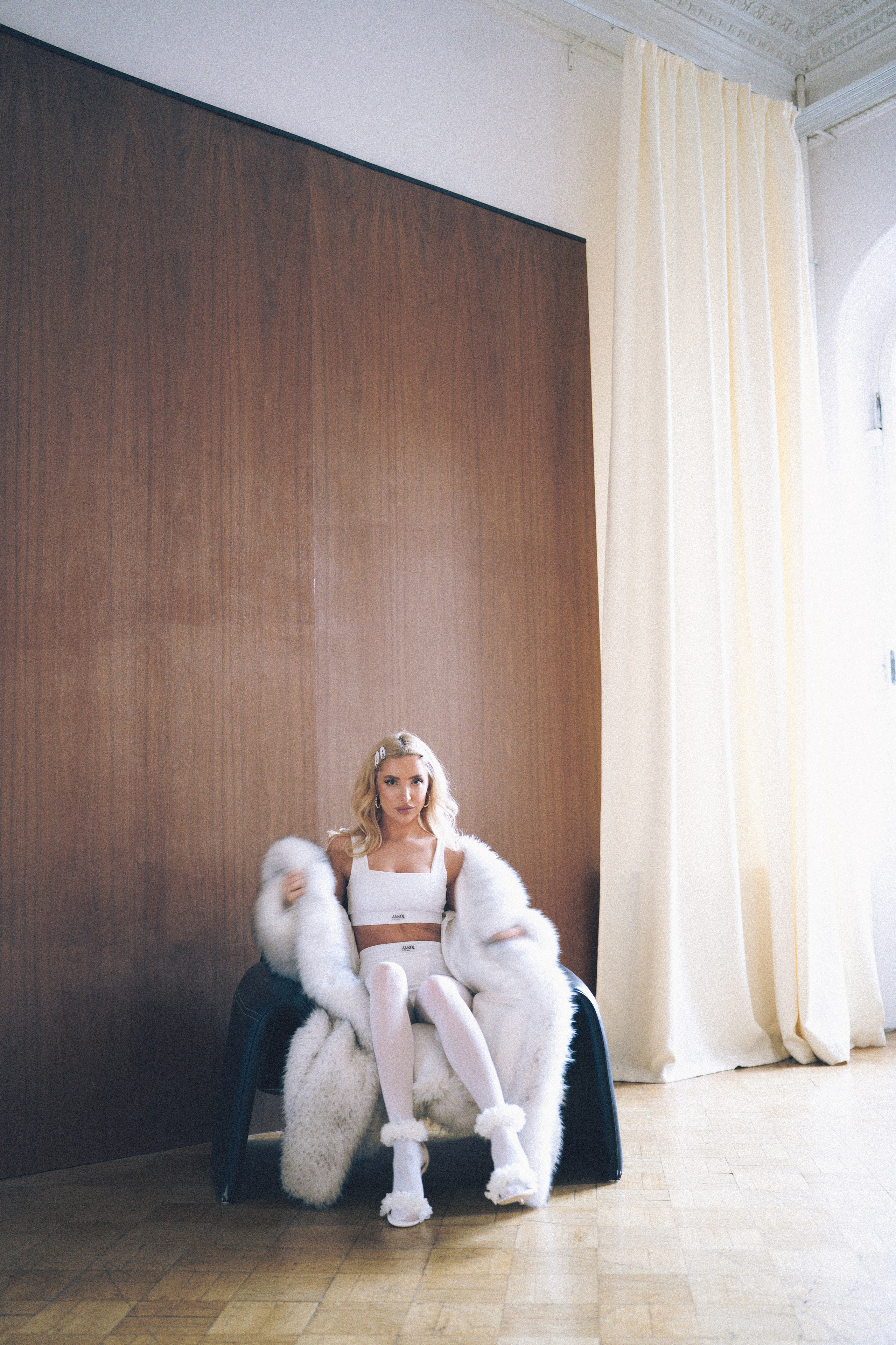 МИНИМАЛИЗМ В СТУДИИ НА ЧЕРНЫШЕВСКОЙ В СТУДИИ С БАЛКОНОМ. Профессиональный фотограф, Санкт-Петербург — Виктория Богомолова