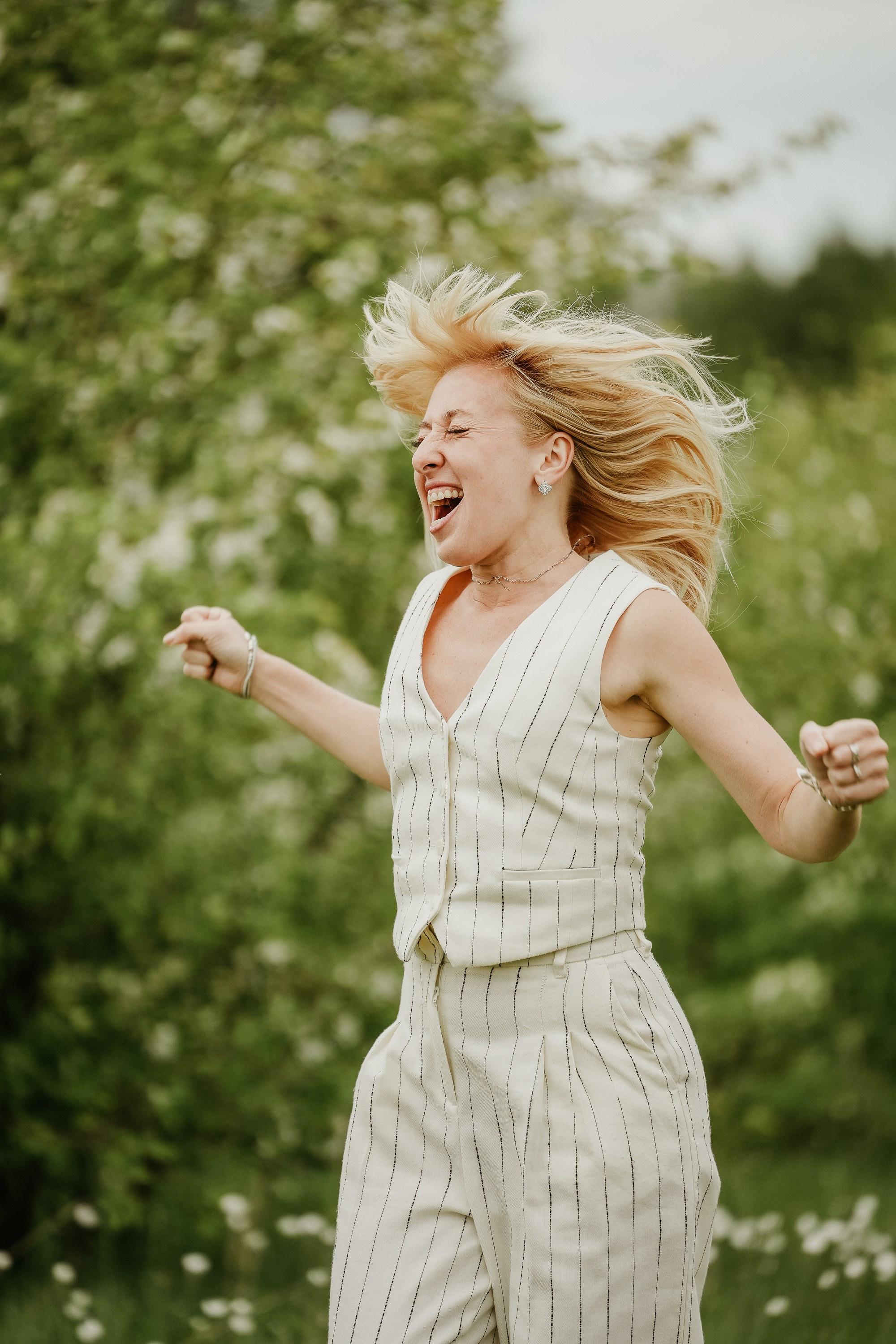 Фотосессия в цветущих яблонях. Фотограф Анна Герман. Красноярск