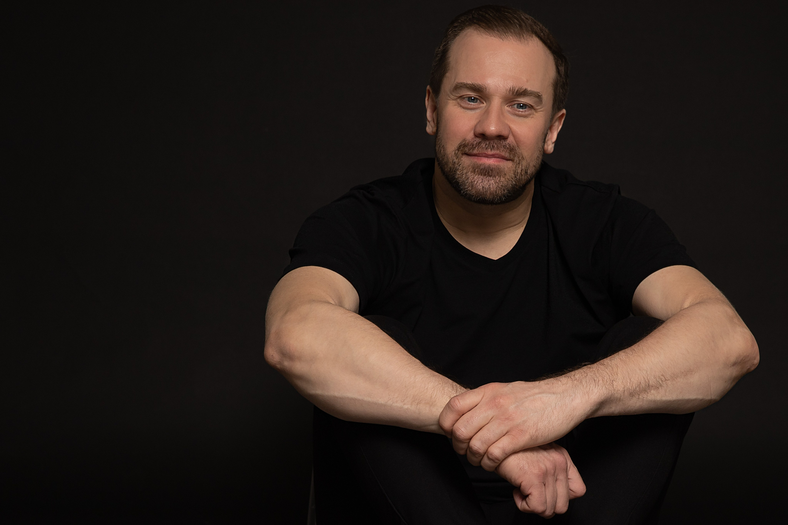 Актёрское портфолио. ФОТОГРАФ РАДОСТИ Фотосессия в студии СПб. Портретный фотограф — Юрий Торлопов