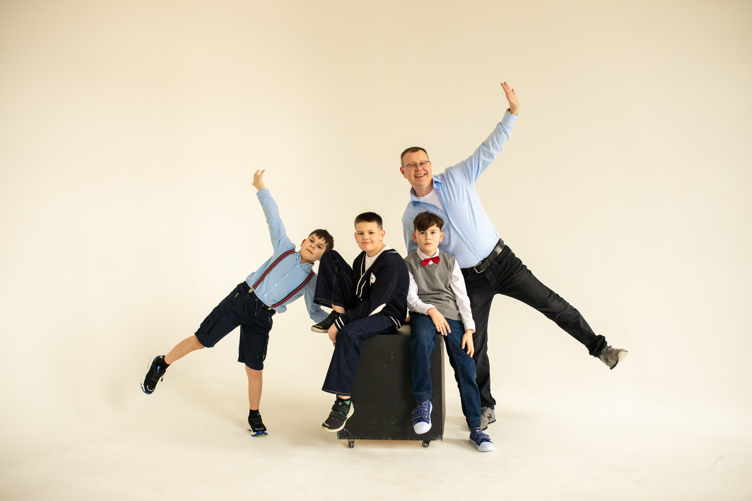 Семейная фотосессия на циклораме с естественным светом. Фотограф в Железнодорожном и Балашихе