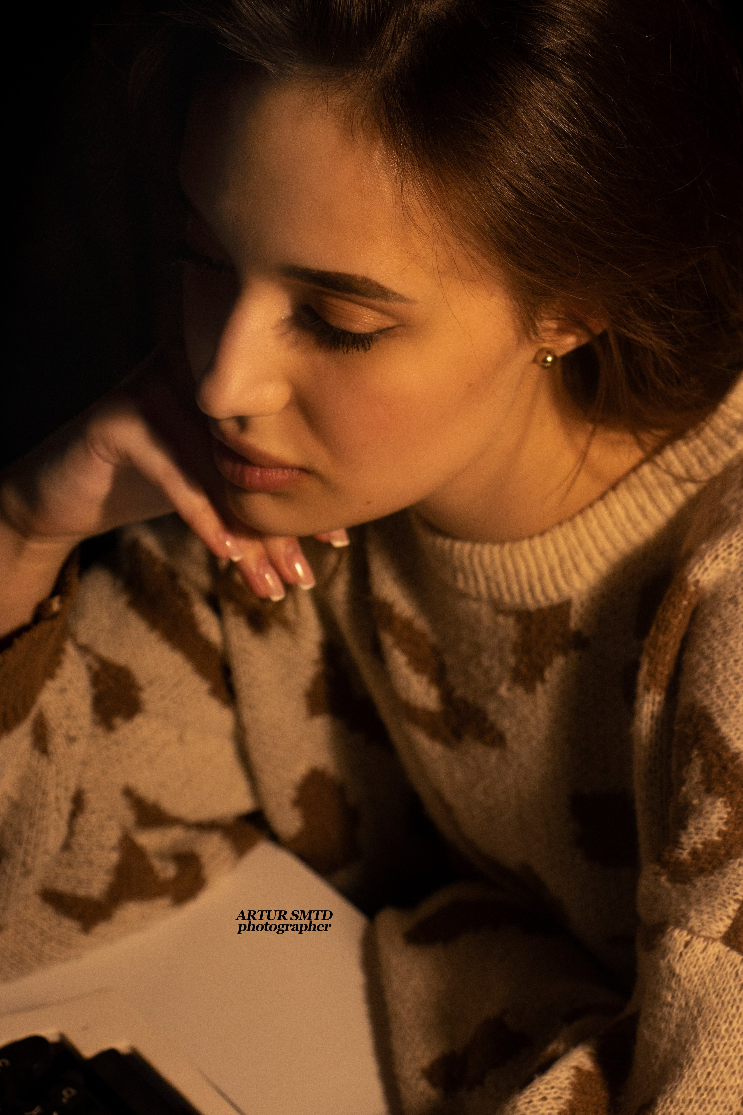 Алиса, сюжет за одним столом…. Фотограф из Новосибирска Артур Шамсутдинов