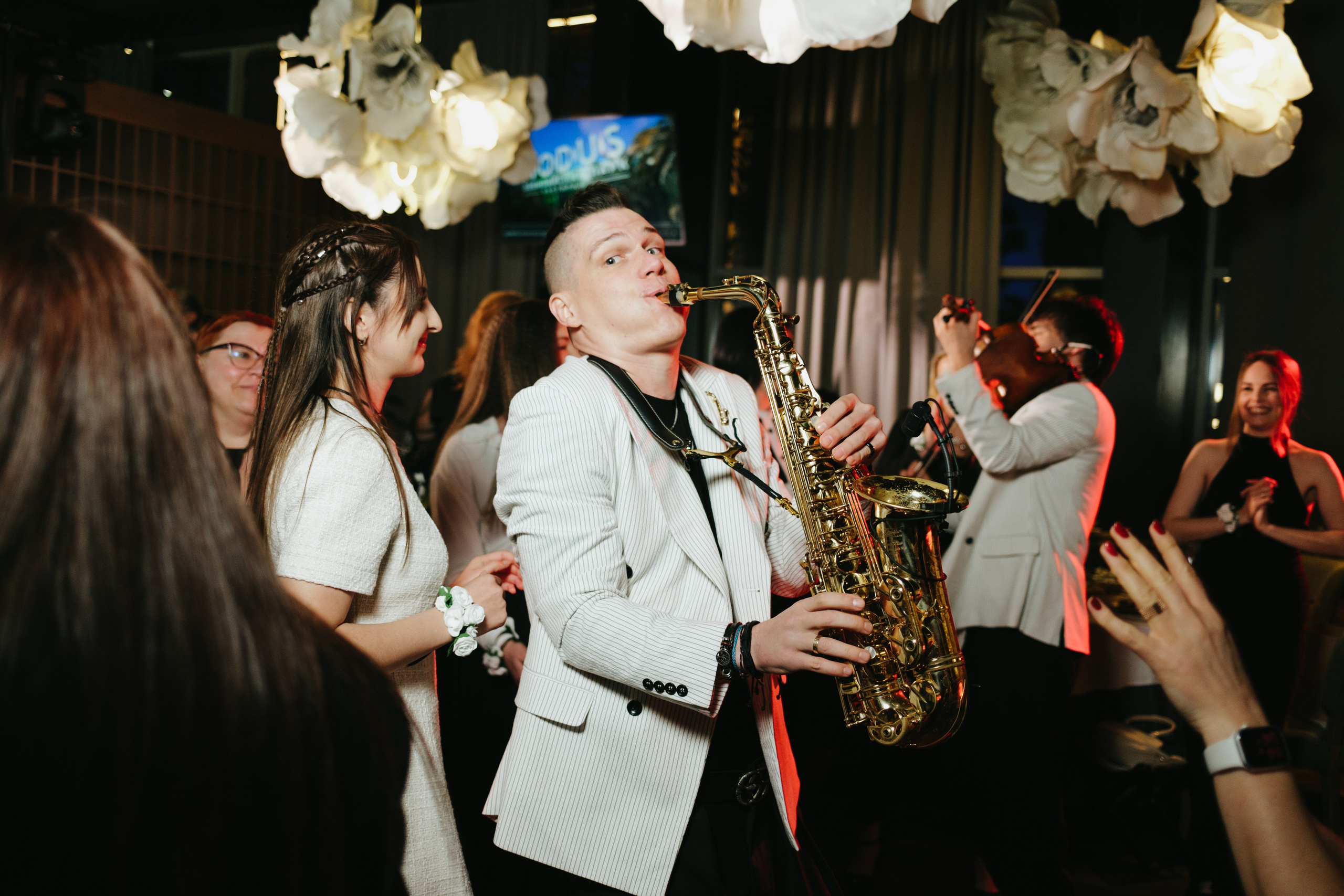 Корпоратив в Сириусу (Адлер) 10 лет компании. Свадебный фотограф Денис Ожигин в Краснодаре и крае. Эмоциональная и стильная съемка вашего дня