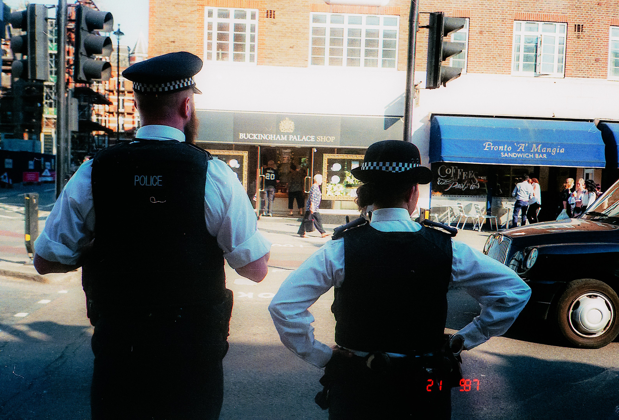 Analogue london. Iraogo