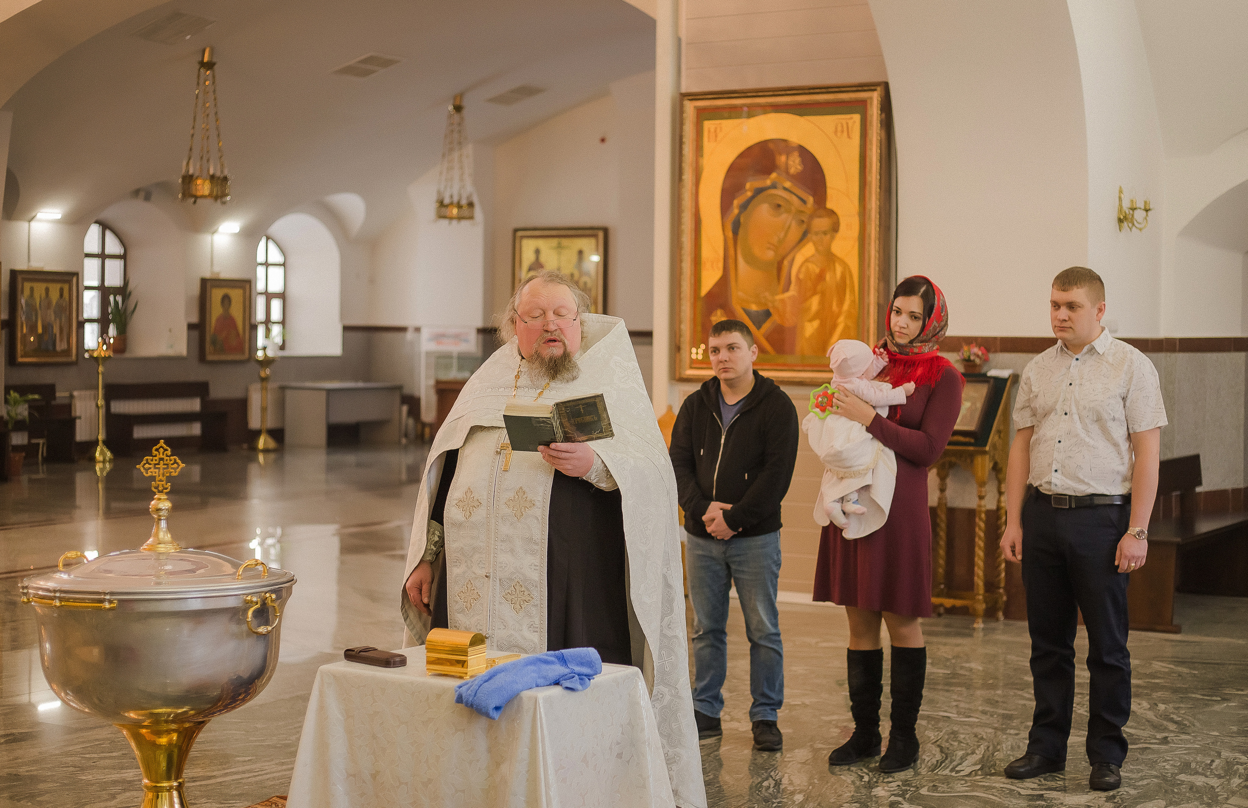 Крещение Вероники. Храм Веры, Надежды, Любови. Семейный фотограф в Сургуте
