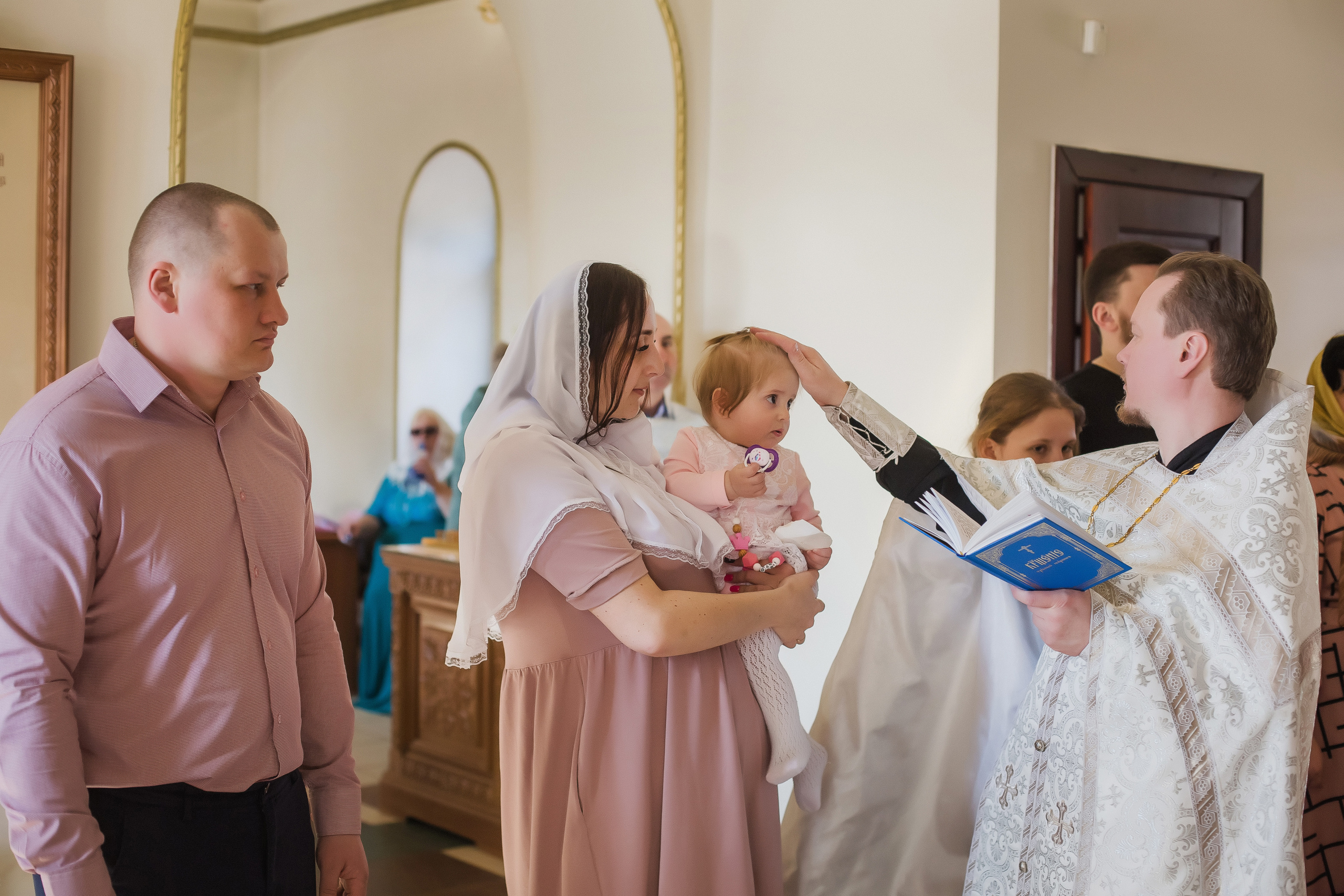 Крещение Ариши. Храм Александра Невского. Семейный фотограф в Сургуте