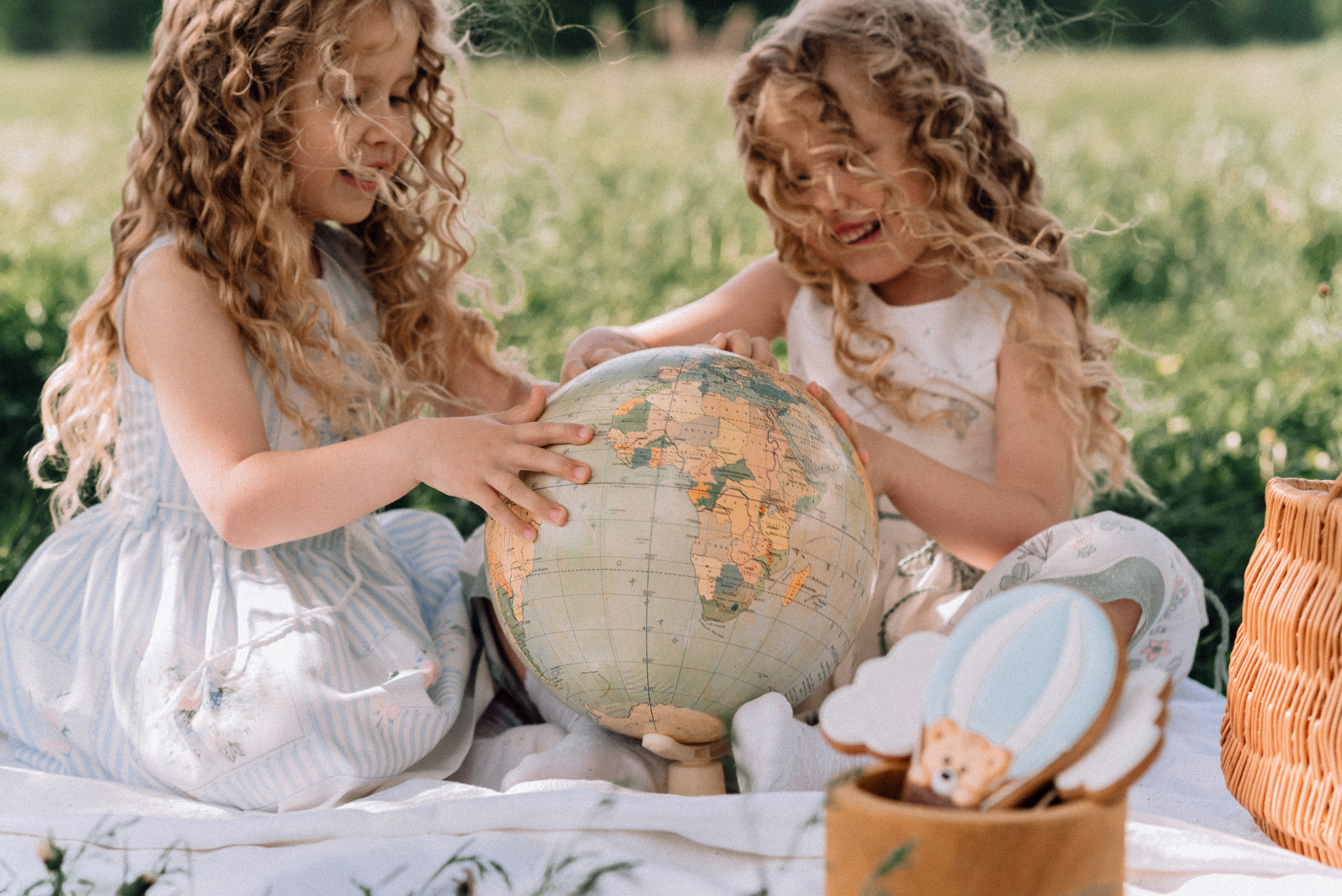 Полёт на воздушном шаре. Приключения Майи и Евы. Детский и семейный фотограф Катерина Мишина