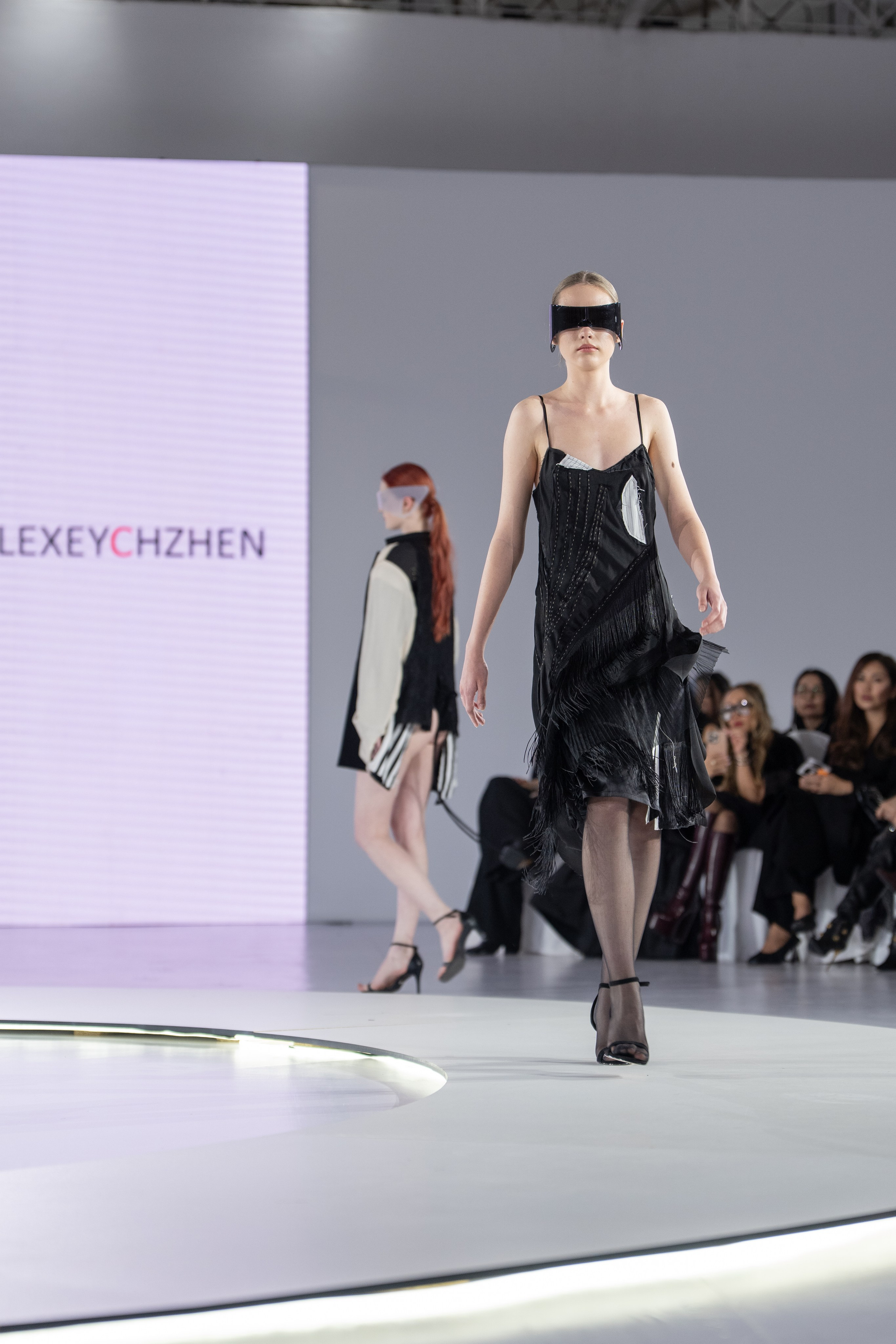 Дизайнер Alexey Czhen. Сайт Алматинского НЮ АРТ, будуар и фэшн фотографа Дениса Карпенко