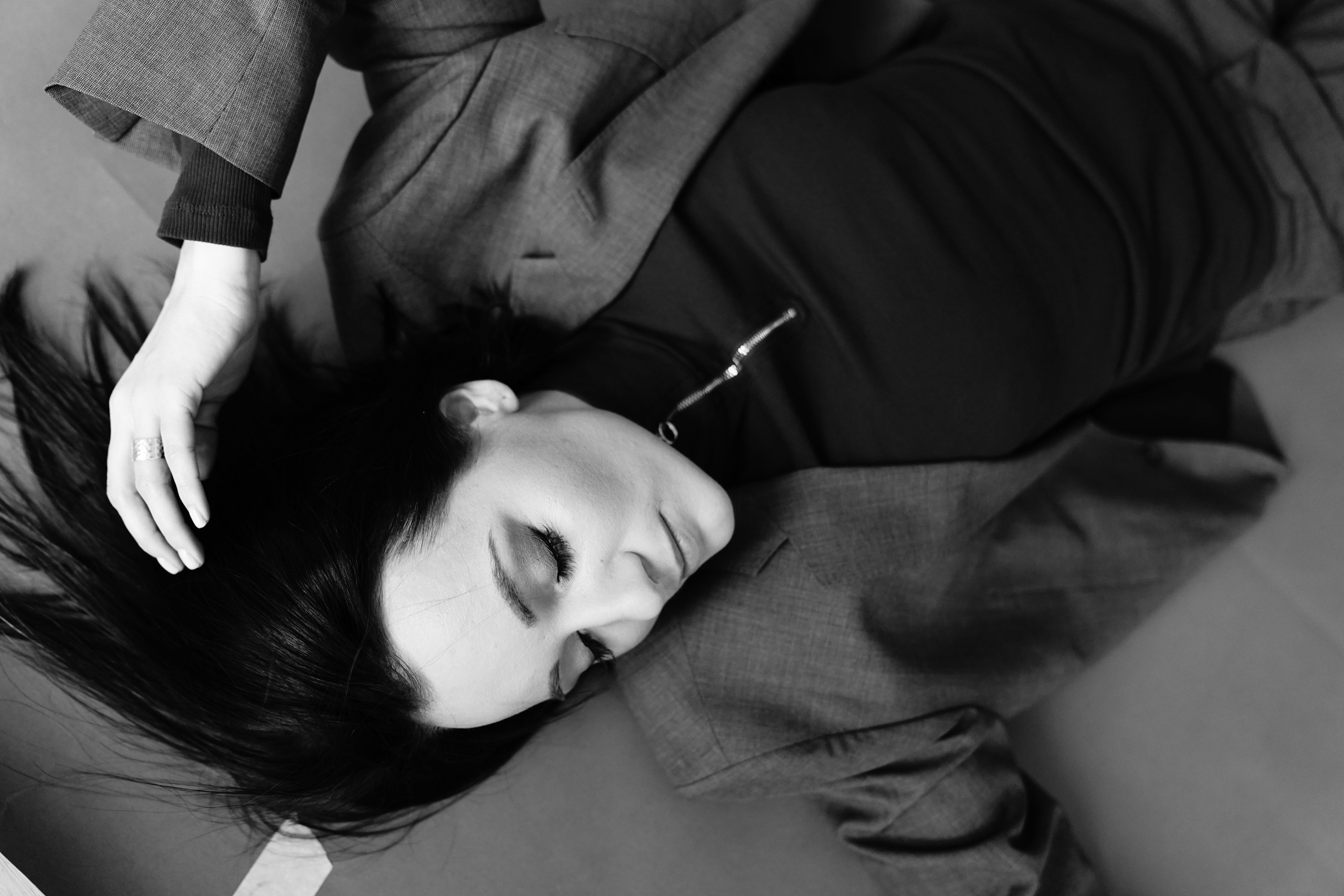 фотограф ростов-на-дону москва санкт-петербург краснодар сочи снимок классика эстетика монохром красивая девушка естесственное позирование идеи чб вдохновение 2022 2023 фототерапия фотосессия съёмка черно белая фотография онлайн сделать фотографию чб фото цветов девушек black and white беременных в студии в рубашке цены рнд спб питер мск минимализм стиль без ретуши без фильтров трибунская