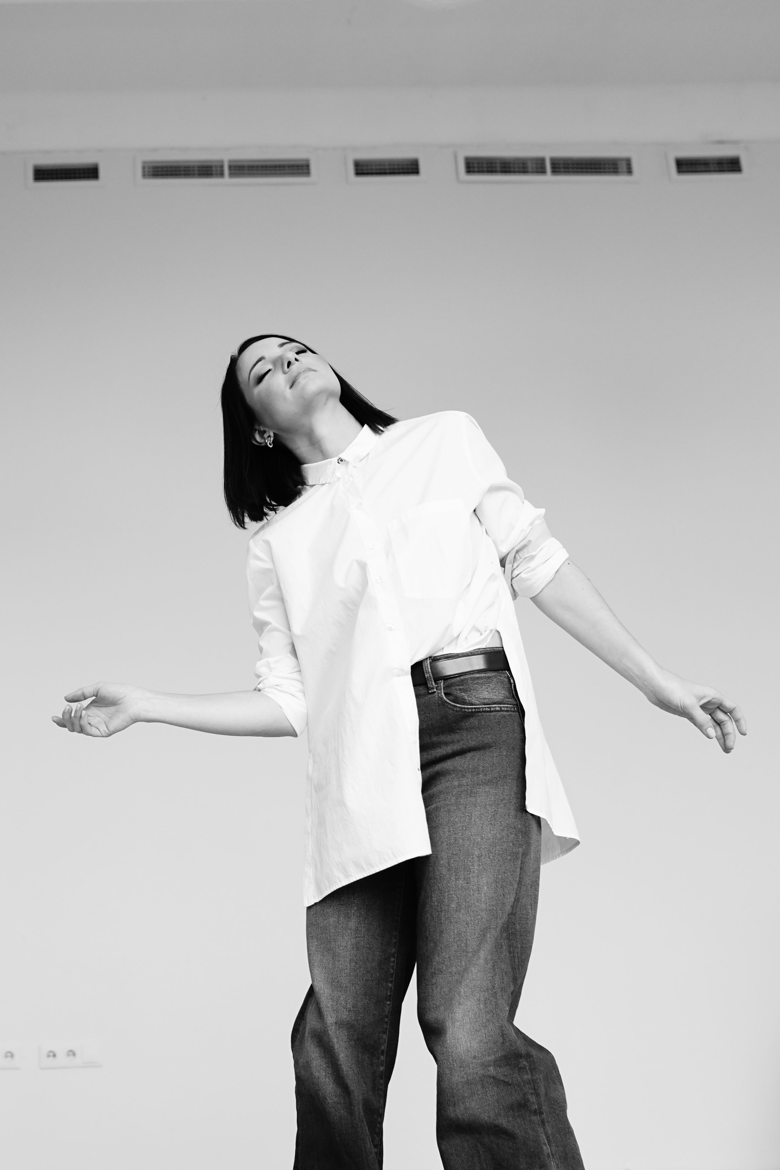 фотограф ростов-на-дону москва санкт-петербург краснодар сочи снимок классика эстетика монохром красивая девушка естесственное позирование идеи чб вдохновение 2022 2023 фототерапия фотосессия съёмка черно белая фотография онлайн сделать фотографию чб фото цветов девушек black and white беременных в студии в рубашке цены рнд спб питер мск минимализм стиль без ретуши без фильтров трибунская