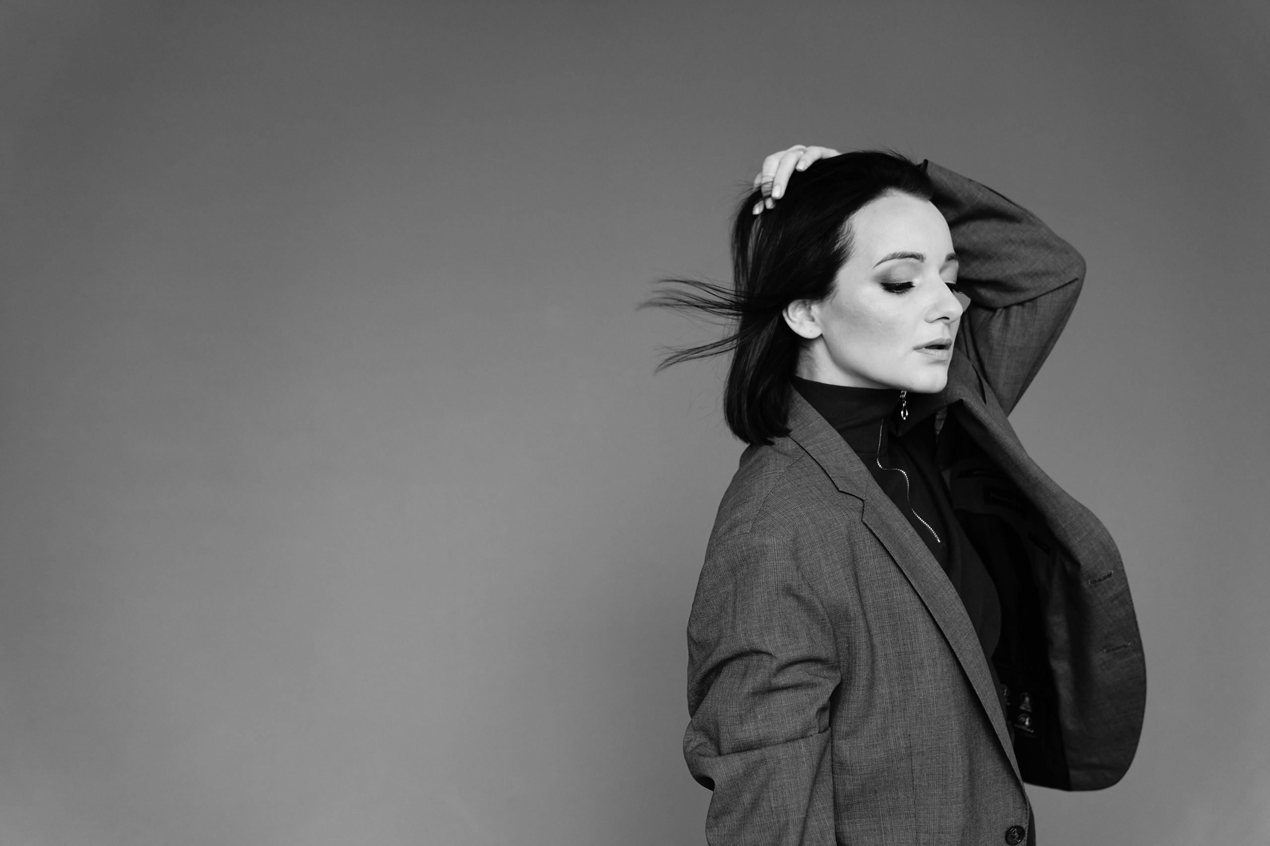 фотограф ростов-на-дону москва санкт-петербург краснодар сочи снимок классика эстетика монохром красивая девушка естесственное позирование идеи чб вдохновение 2022 2023 фототерапия фотосессия съёмка черно белая фотография онлайн сделать фотографию чб фото цветов девушек black and white беременных в студии в рубашке цены рнд спб питер мск минимализм стиль без ретуши без фильтров трибунская