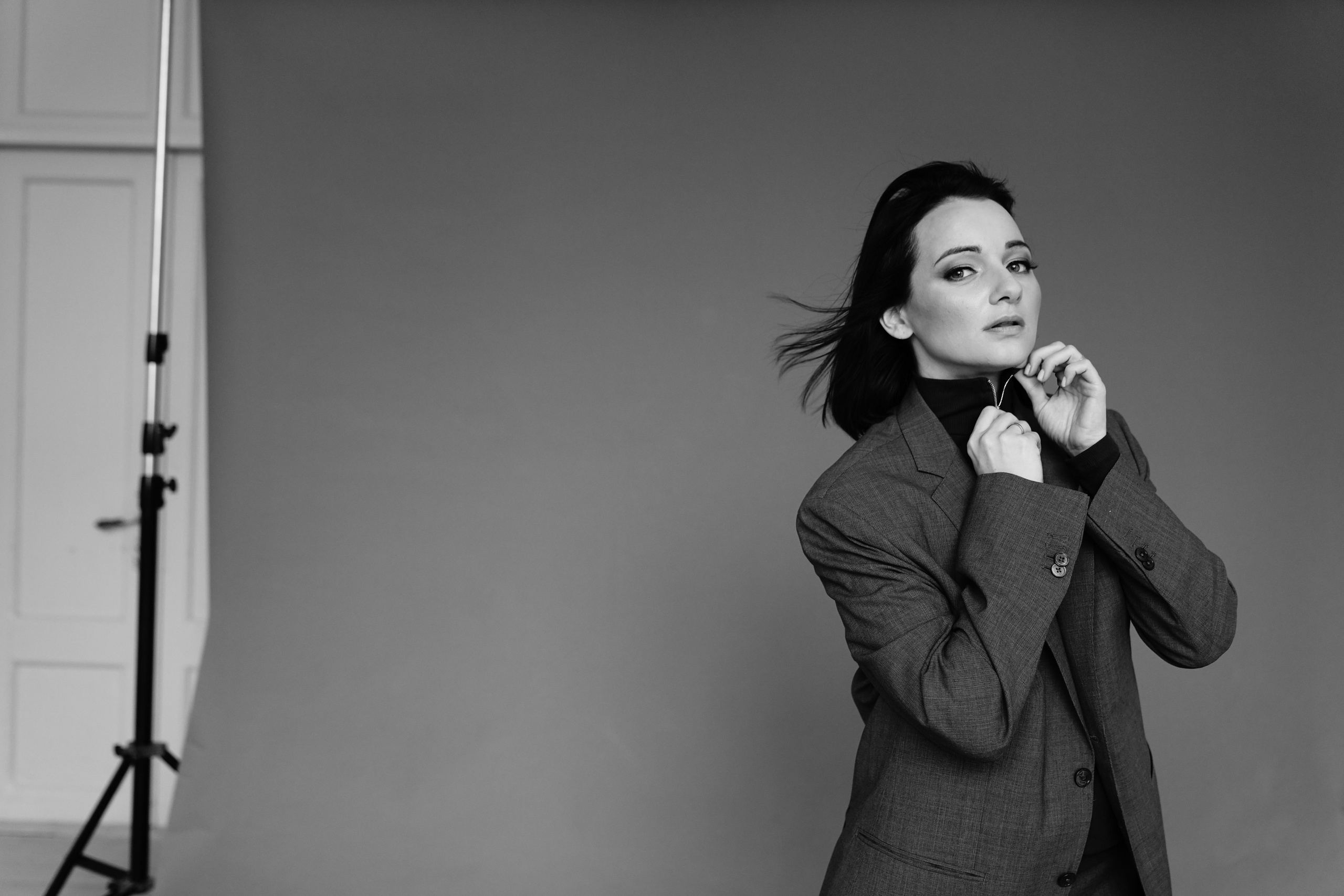 фотограф ростов-на-дону москва санкт-петербург краснодар сочи снимок классика эстетика монохром красивая девушка естесственное позирование идеи чб вдохновение 2022 2023 фототерапия фотосессия съёмка черно белая фотография онлайн сделать фотографию чб фото цветов девушек black and white беременных в студии в рубашке цены рнд спб питер мск минимализм стиль без ретуши без фильтров трибунская