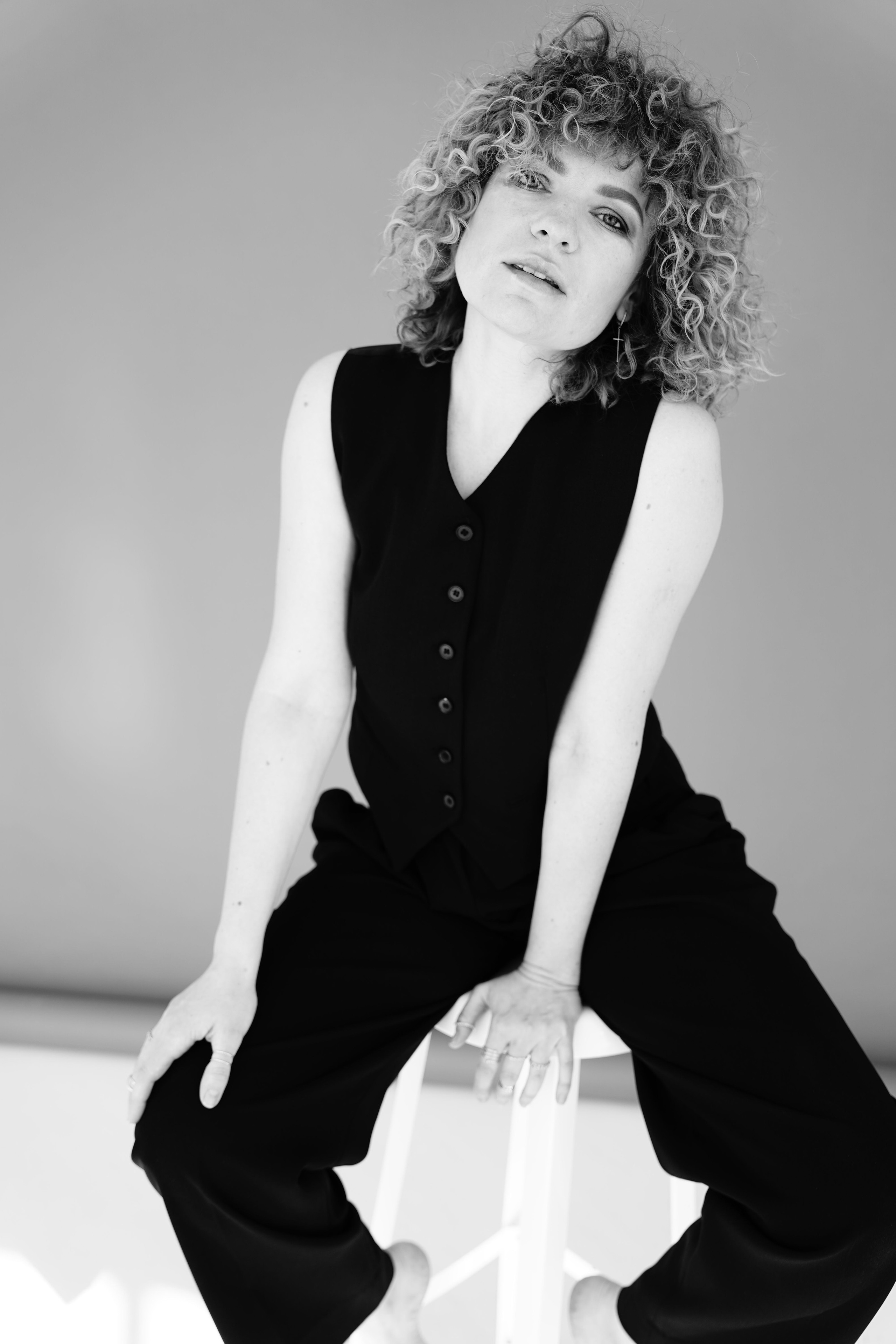 фотограф ростов-на-дону москва санкт-петербург краснодар сочи снимок классика эстетика монохром красивая девушка естесственное позирование идеи чб вдохновение 2022 2023 фототерапия фотосессия съёмка черно белая фотография онлайн сделать фотографию чб фото цветов девушек black and white беременных в студии в рубашке цены рнд спб питер мск минимализм стиль без ретуши без фильтров трибунская