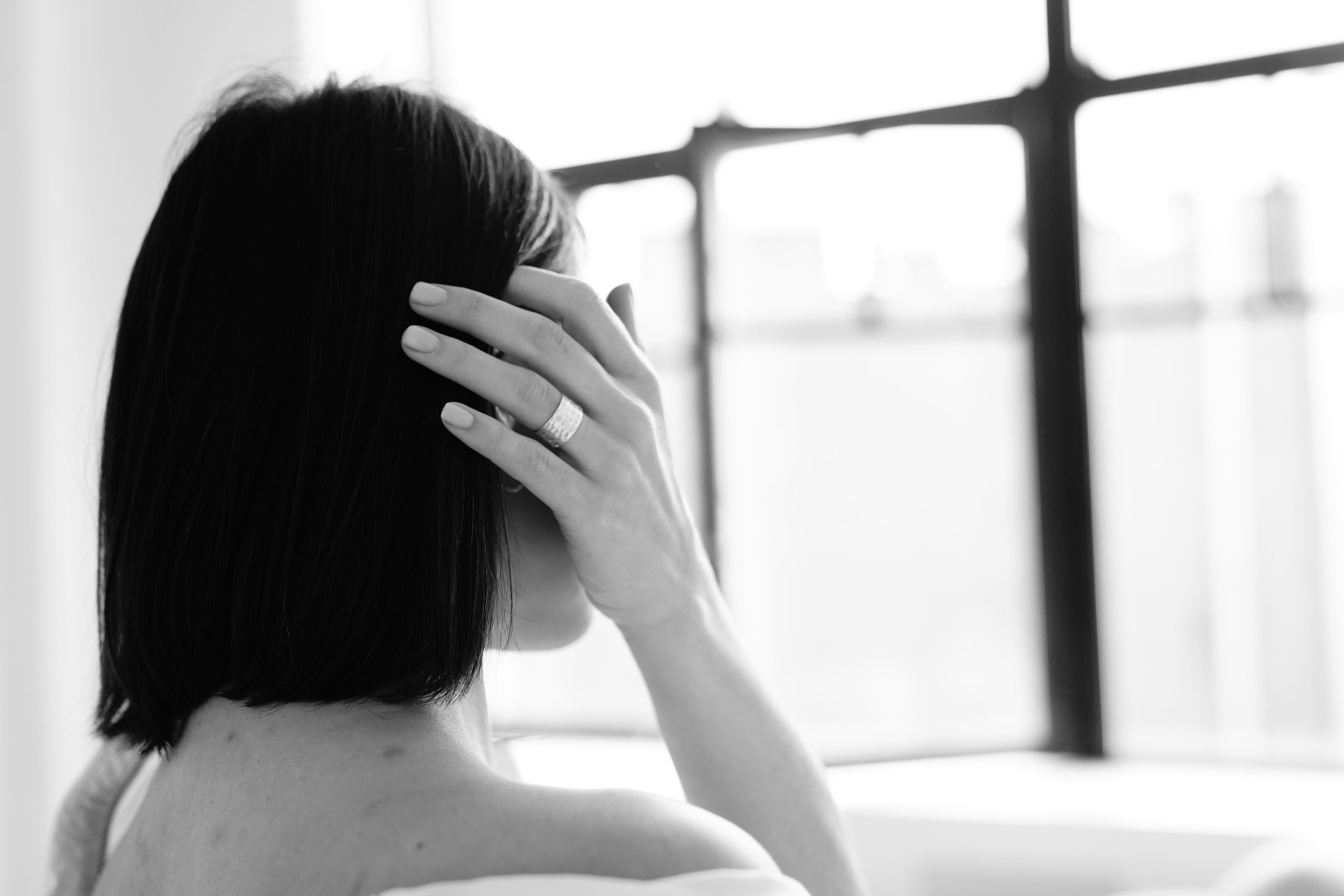 фотограф ростов-на-дону москва санкт-петербург краснодар сочи снимок классика эстетика монохром красивая девушка естесственное позирование идеи чб вдохновение 2022 2023 фототерапия фотосессия съёмка черно белая фотография онлайн сделать фотографию чб фото цветов девушек black and white беременных в студии в рубашке цены рнд спб питер мск минимализм стиль без ретуши без фильтров трибунская