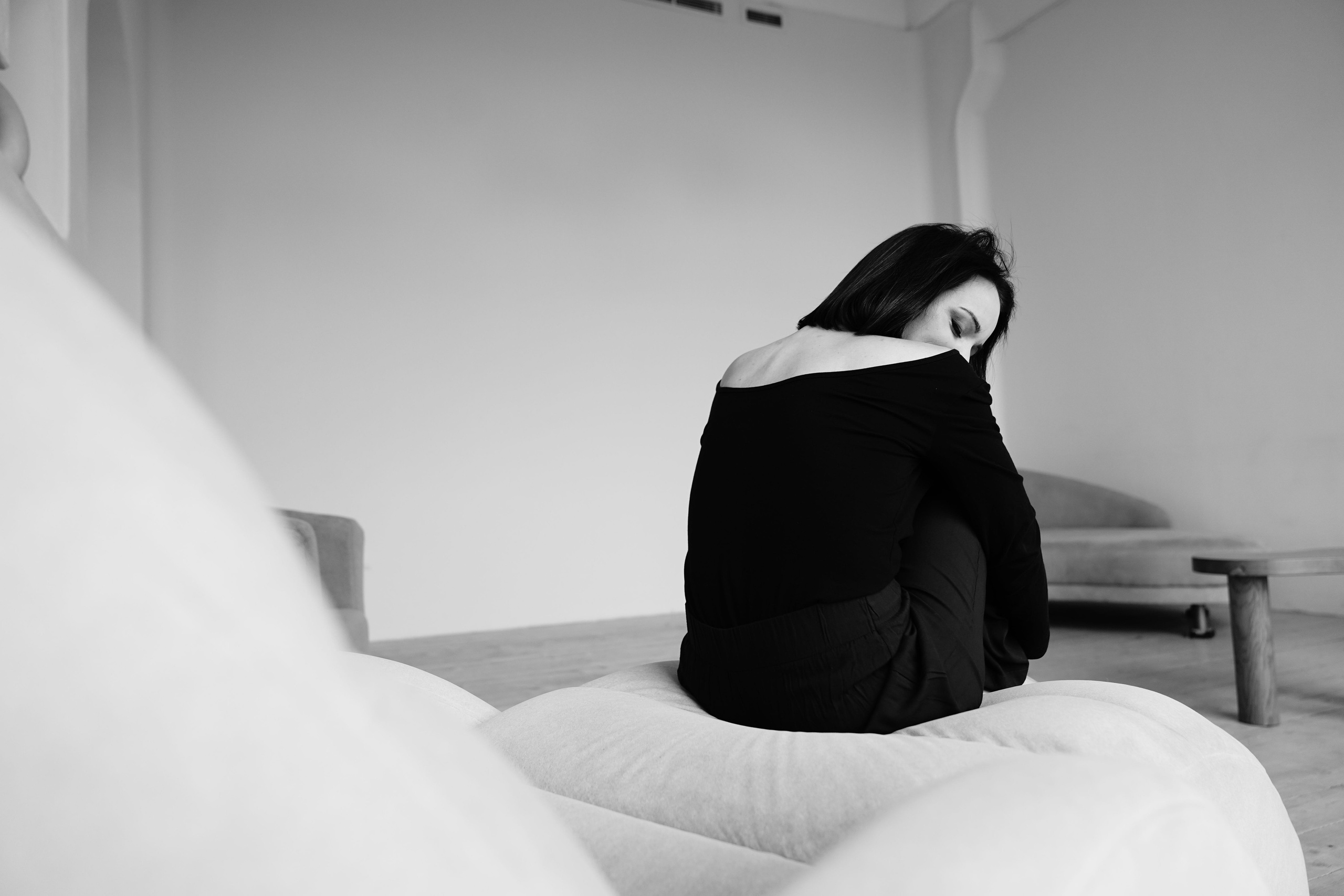 фотограф ростов-на-дону москва санкт-петербург краснодар сочи снимок классика эстетика монохром красивая девушка естесственное позирование идеи чб вдохновение 2022 2023 фототерапия фотосессия съёмка черно белая фотография онлайн сделать фотографию чб фото цветов девушек black and white беременных в студии в рубашке цены рнд спб питер мск минимализм стиль без ретуши без фильтров трибунская