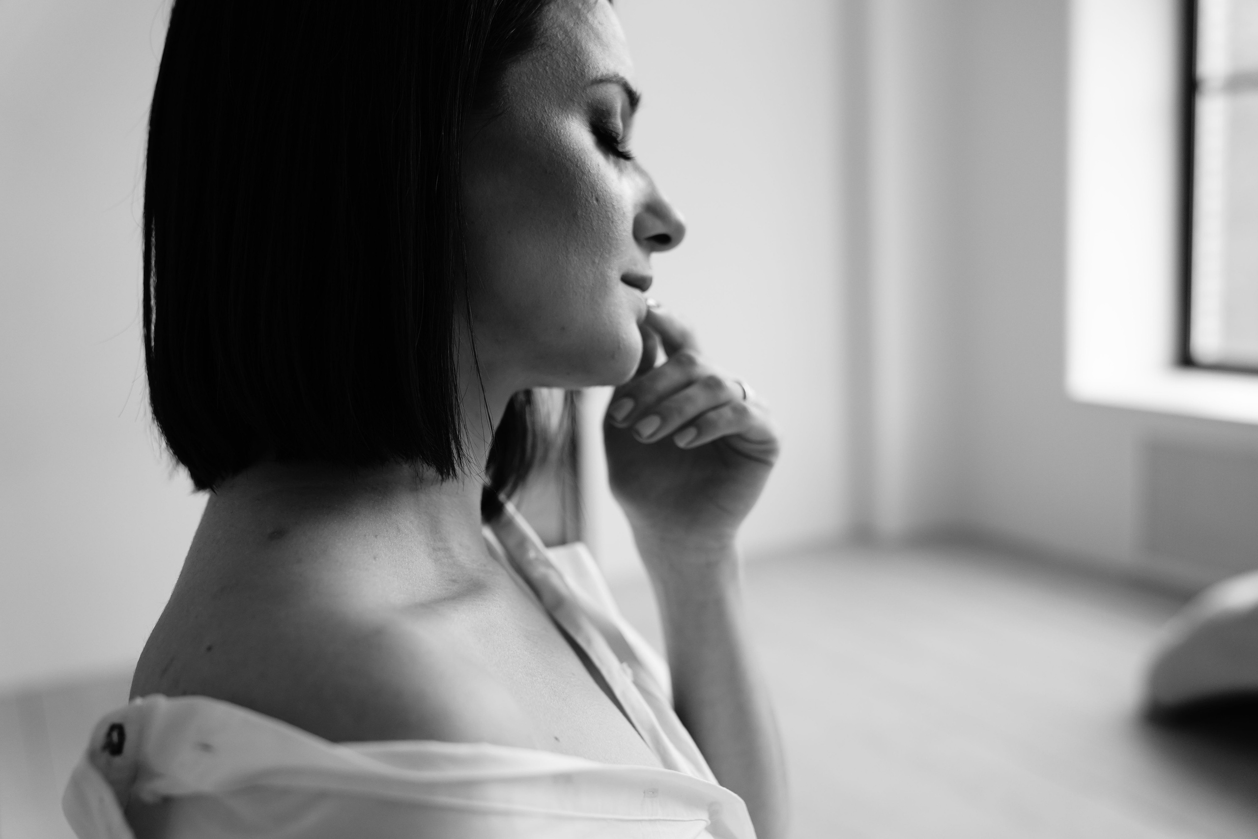 фотограф ростов-на-дону москва санкт-петербург краснодар сочи снимок классика эстетика монохром красивая девушка естесственное позирование идеи чб вдохновение 2022 2023 фототерапия фотосессия съёмка черно белая фотография онлайн сделать фотографию чб фото цветов девушек black and white беременных в студии в рубашке цены рнд спб питер мск минимализм стиль без ретуши без фильтров трибунская